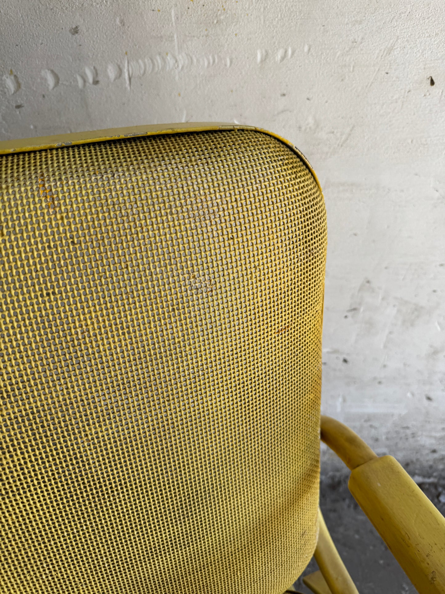 Set van 2 metalen ‘bouncy’ patio stoelen (1950s)