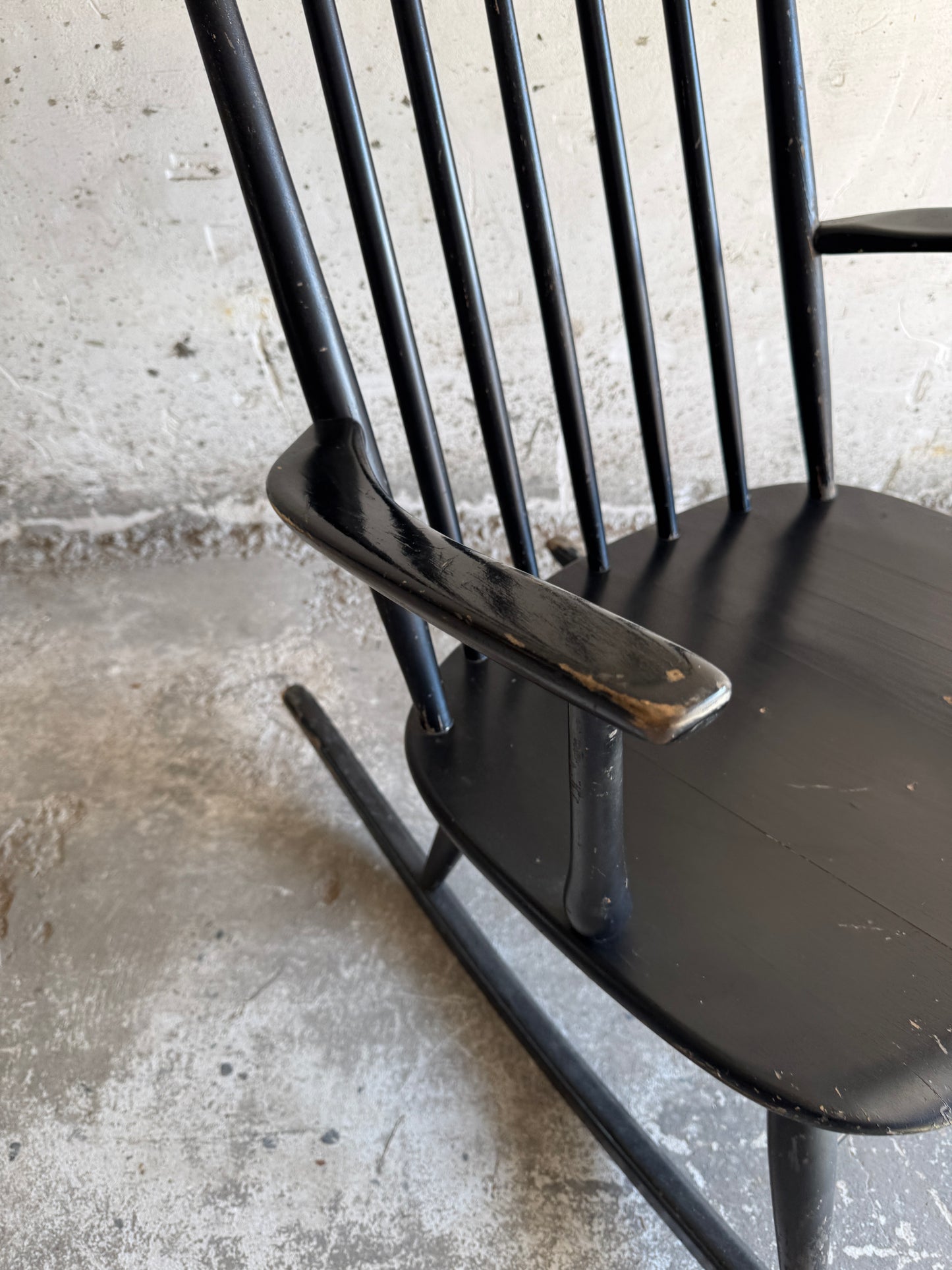 Black Scandinavian rocking chair in Windsor style