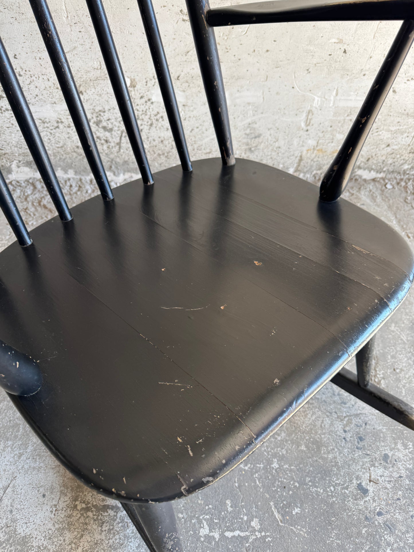 Black Scandinavian rocking chair in Windsor style