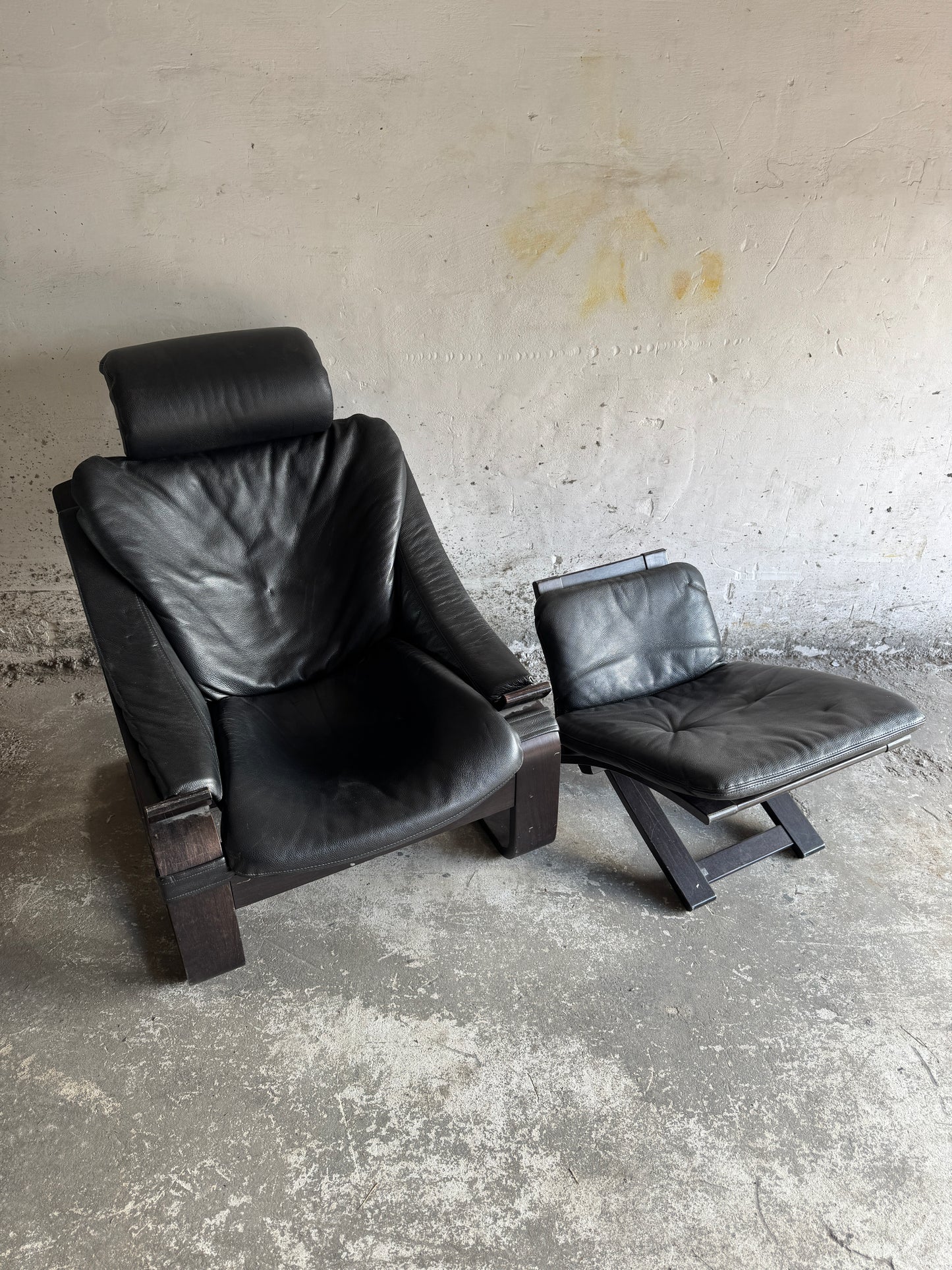 Vintage Scandinavische leren fauteuil + voetenbank van Ake Fribytter voor Mobel