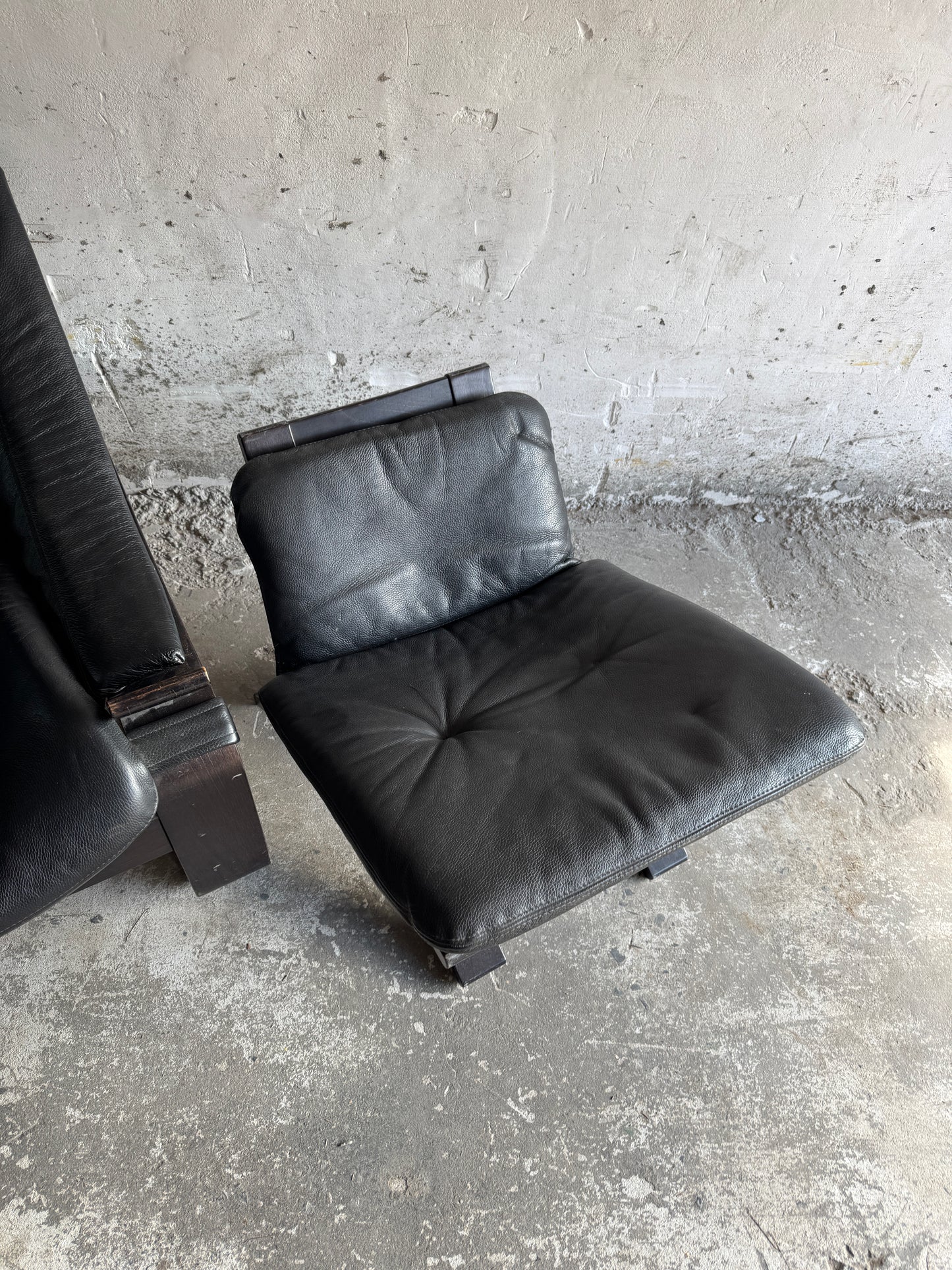 Vintage Scandinavische leren fauteuil + voetenbank van Ake Fribytter voor Mobel