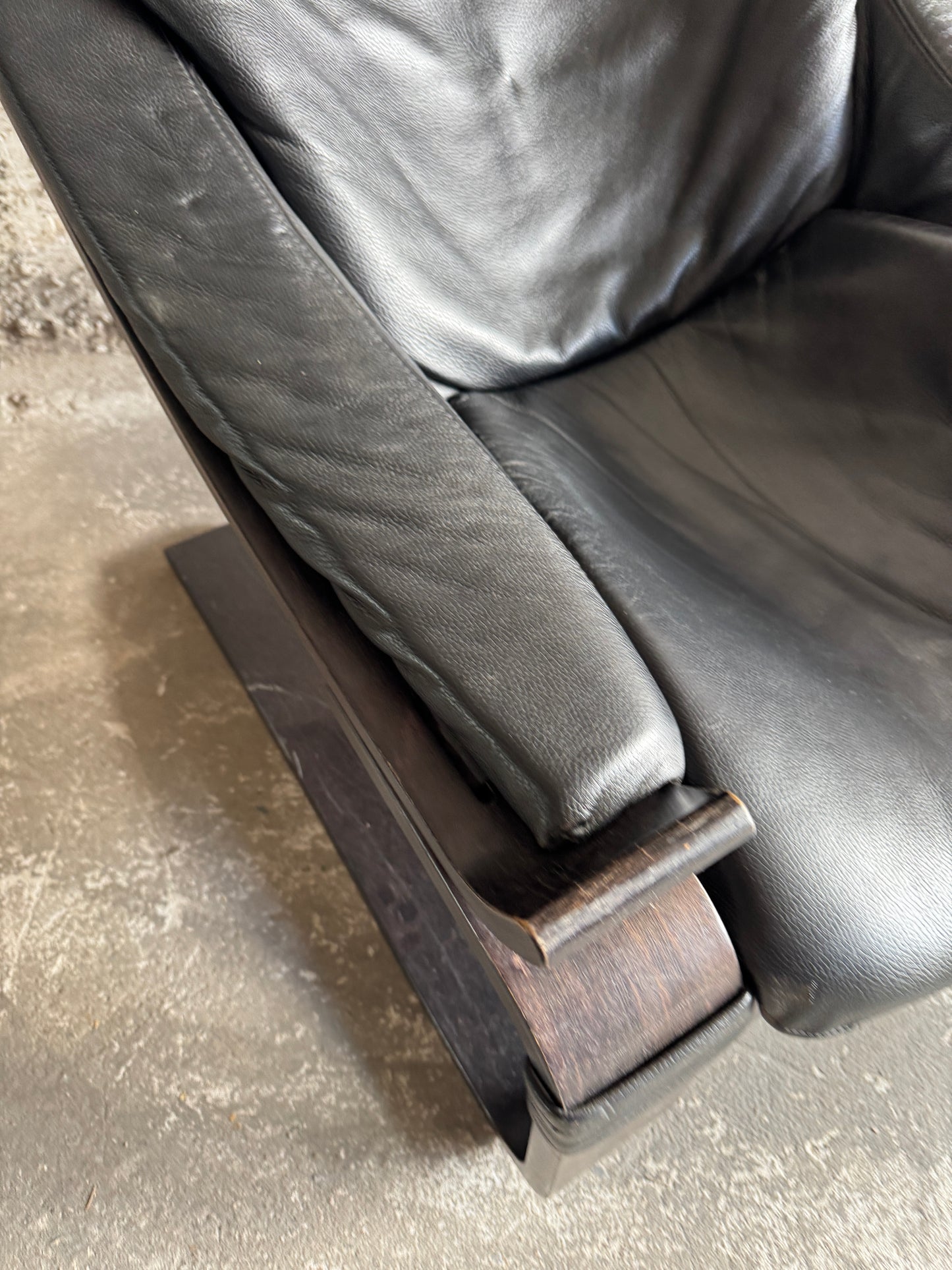 Vintage Scandinavische leren fauteuil + voetenbank van Ake Fribytter voor Mobel