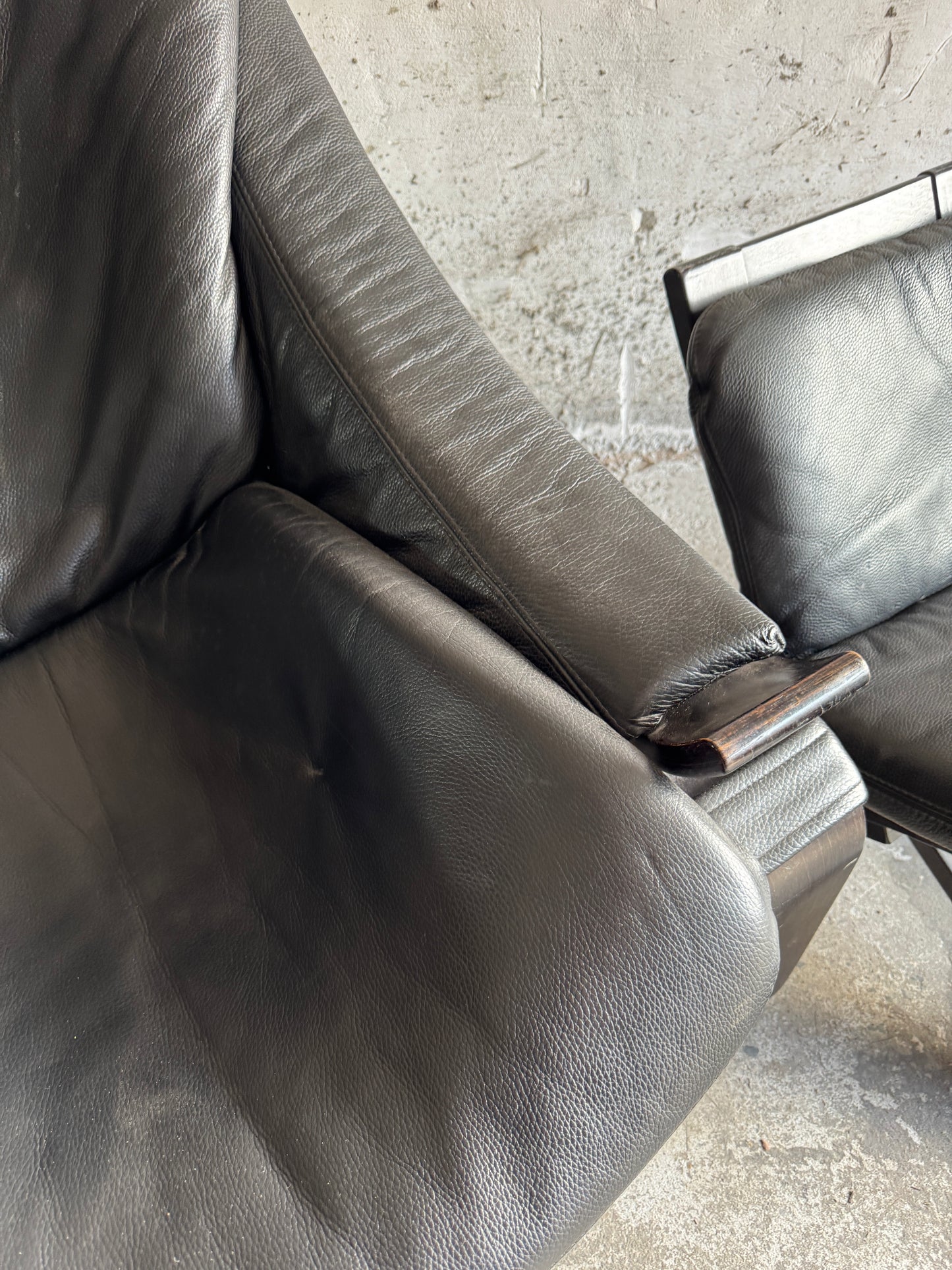 Vintage Scandinavische leren fauteuil + voetenbank van Ake Fribytter voor Mobel