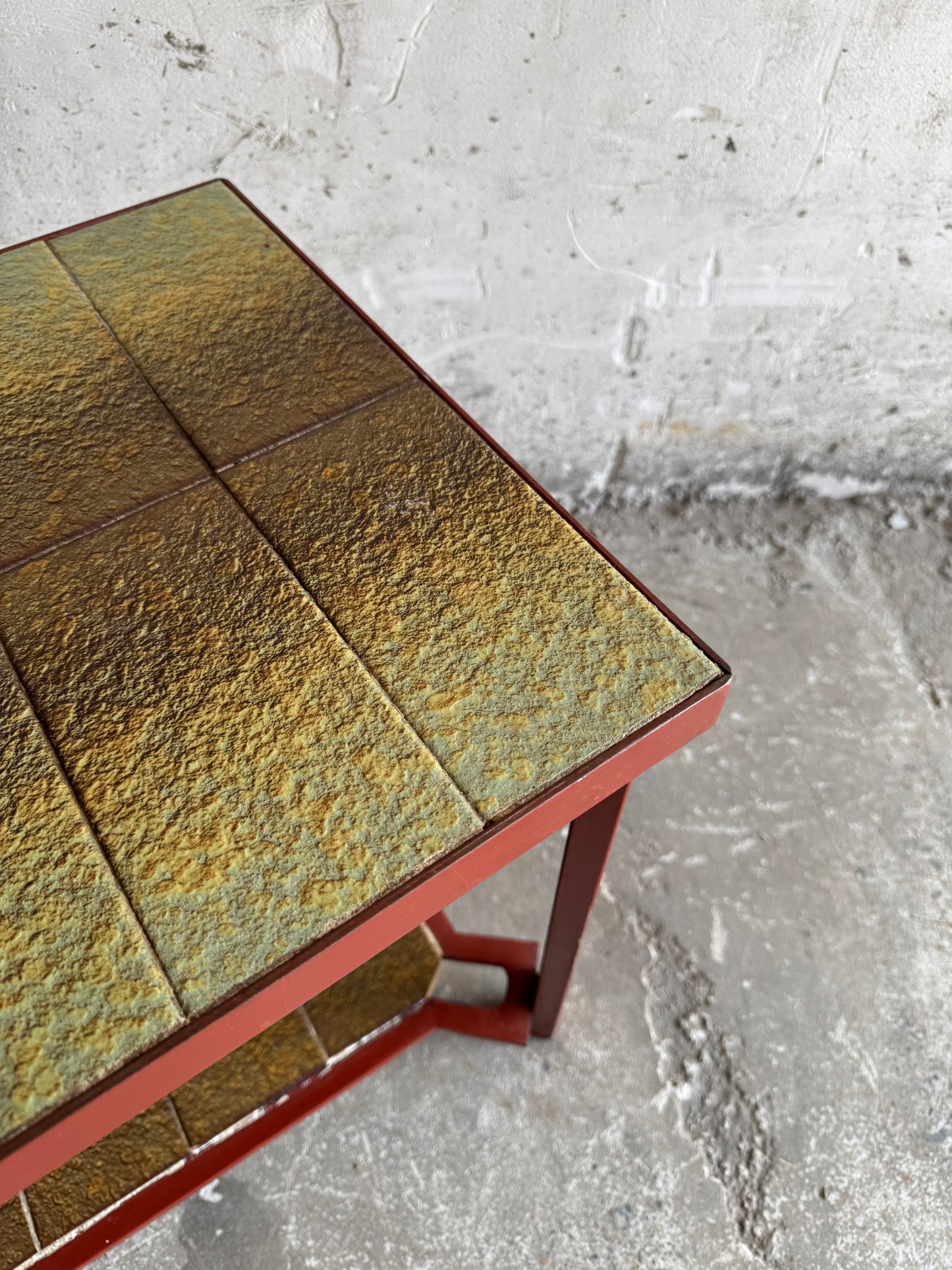 Vintage keramische bijzettafel met terracotta metalen frame