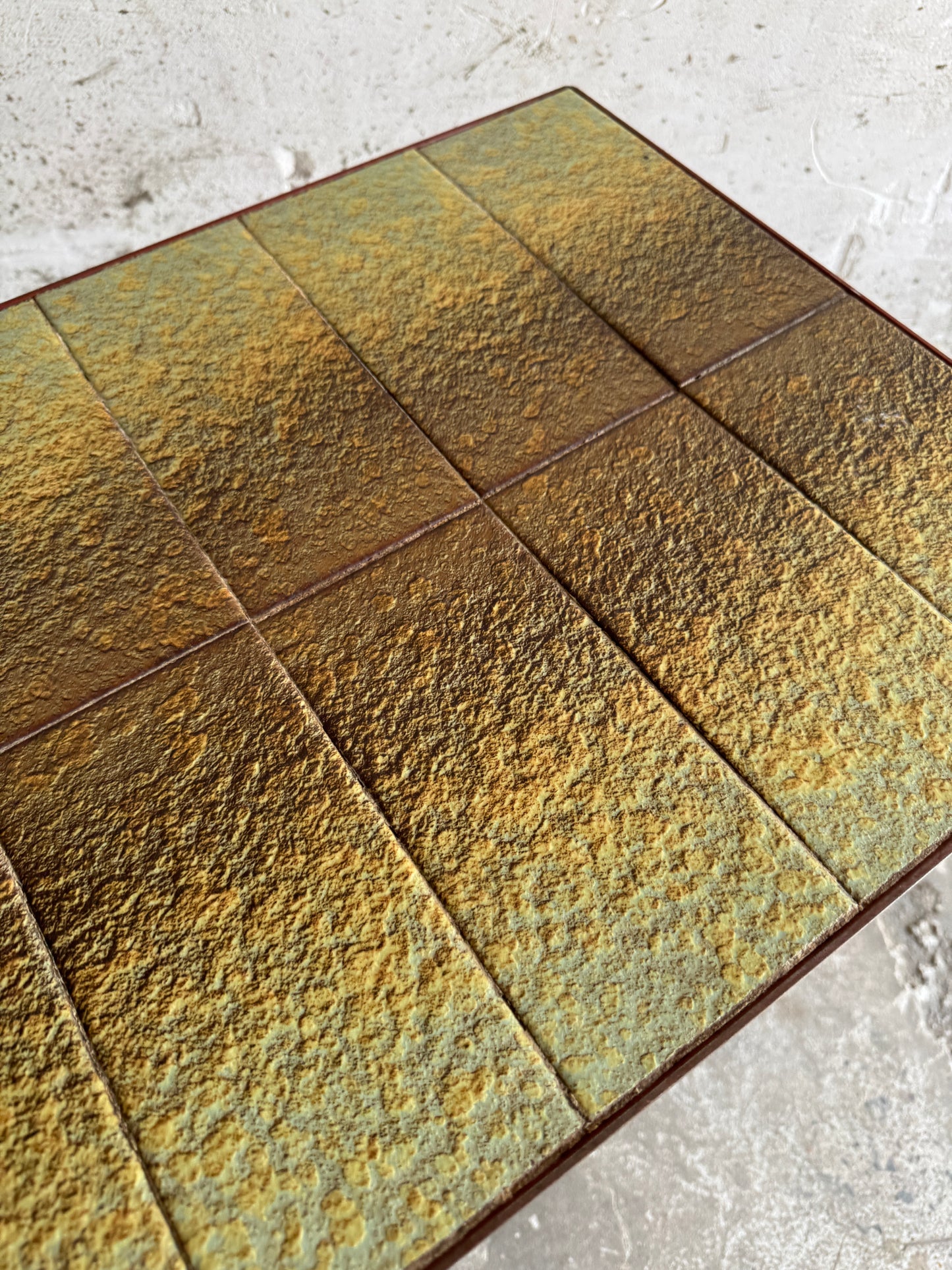 Vintage keramische bijzettafel met terracotta metalen frame