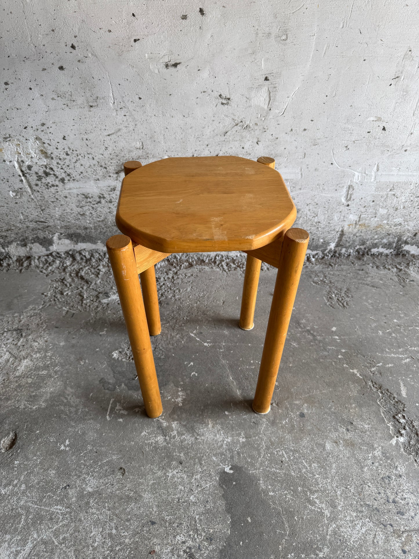 Vintage stool in solid wood with organically shaped top
