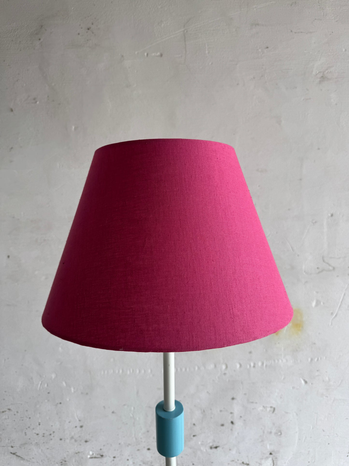 Vintage IKEA Memphis-stijl staande lamp met kleurrijke accenten