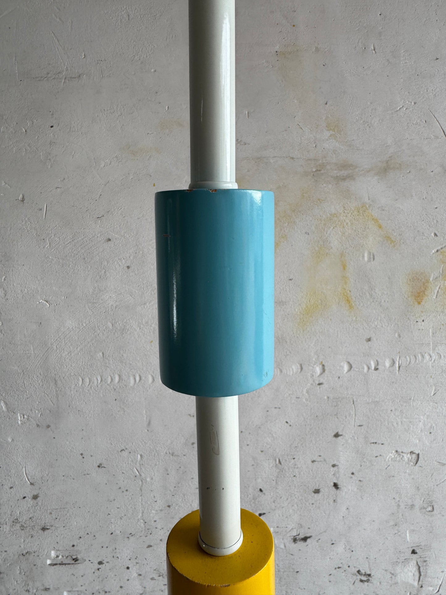 Vintage IKEA Memphis-stijl staande lamp met kleurrijke accenten