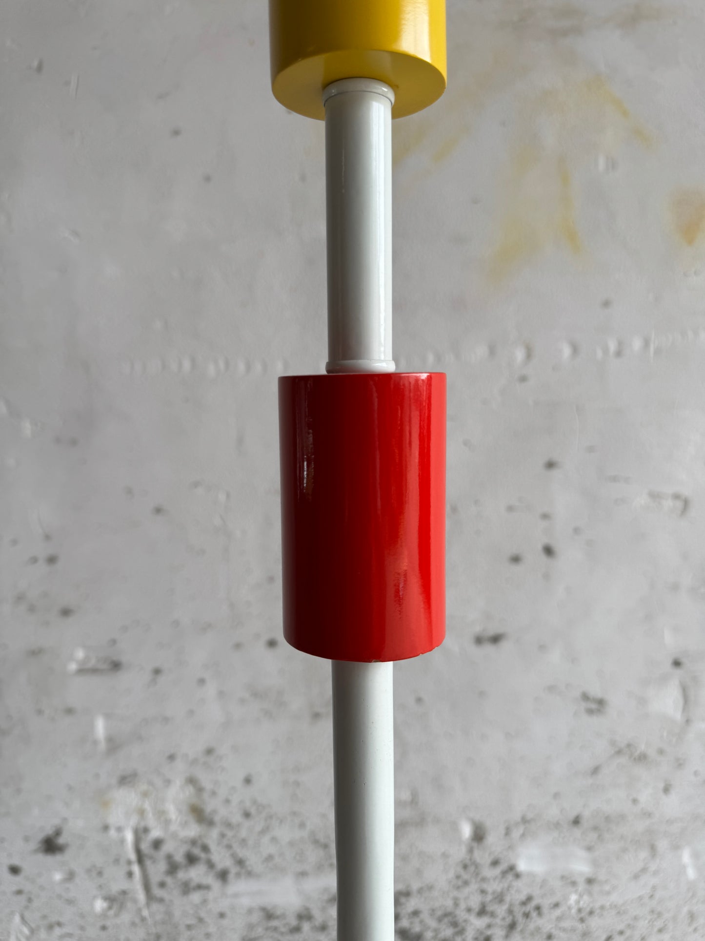 Vintage IKEA Memphis-stijl staande lamp met kleurrijke accenten