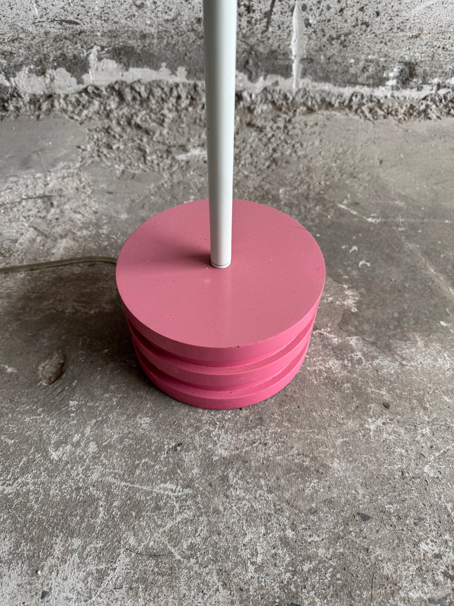 Vintage IKEA Memphis-stijl staande lamp met kleurrijke accenten