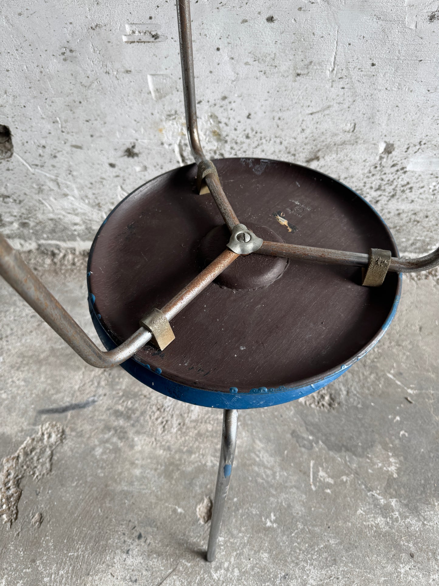 Set van 2 blauwe vintage Dot krukken model 3170 van Arne Jacobsen voor Fritz Hansen, 1974