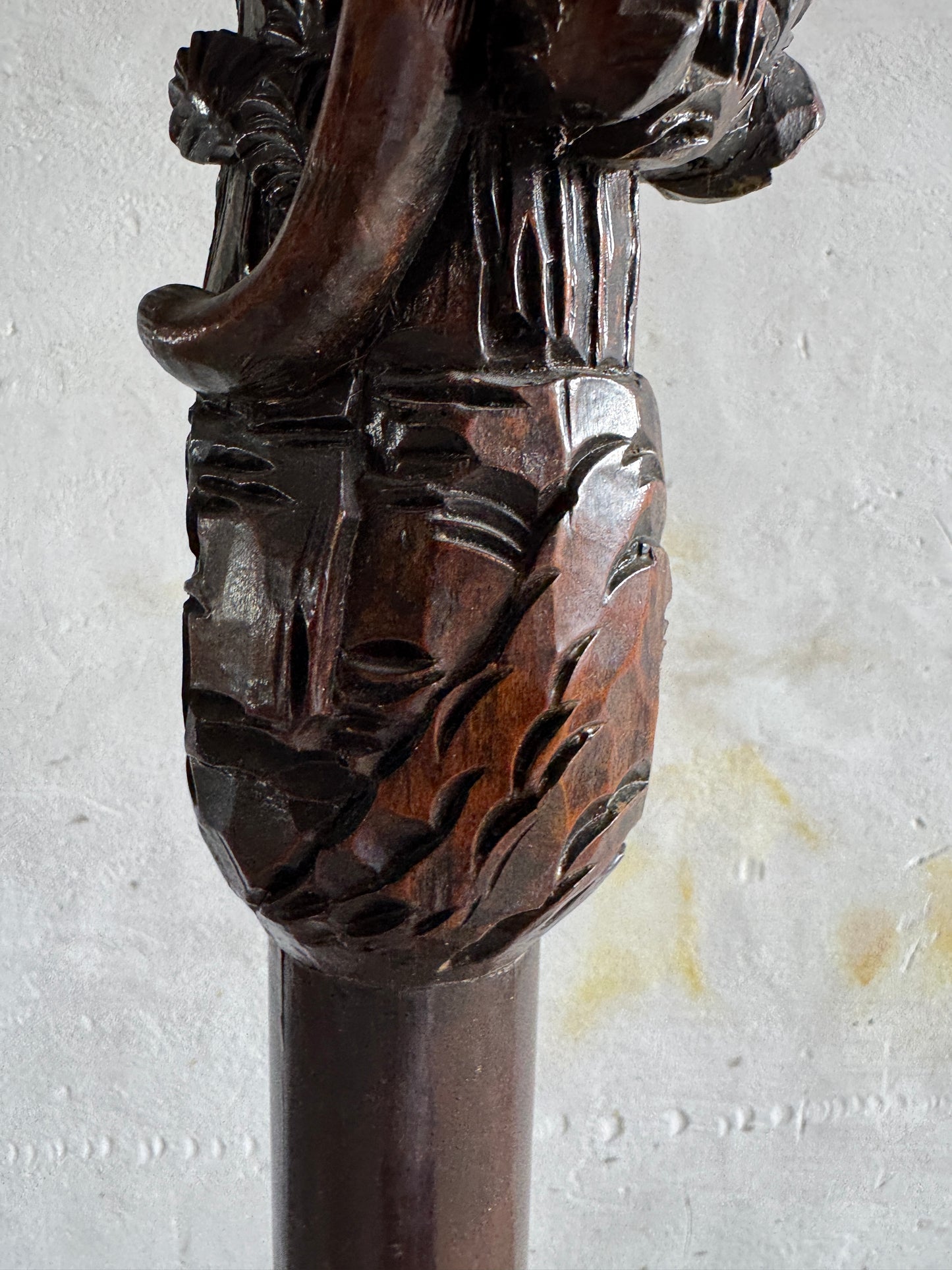 Antieke Chinese lampenvoet met gesneden panter