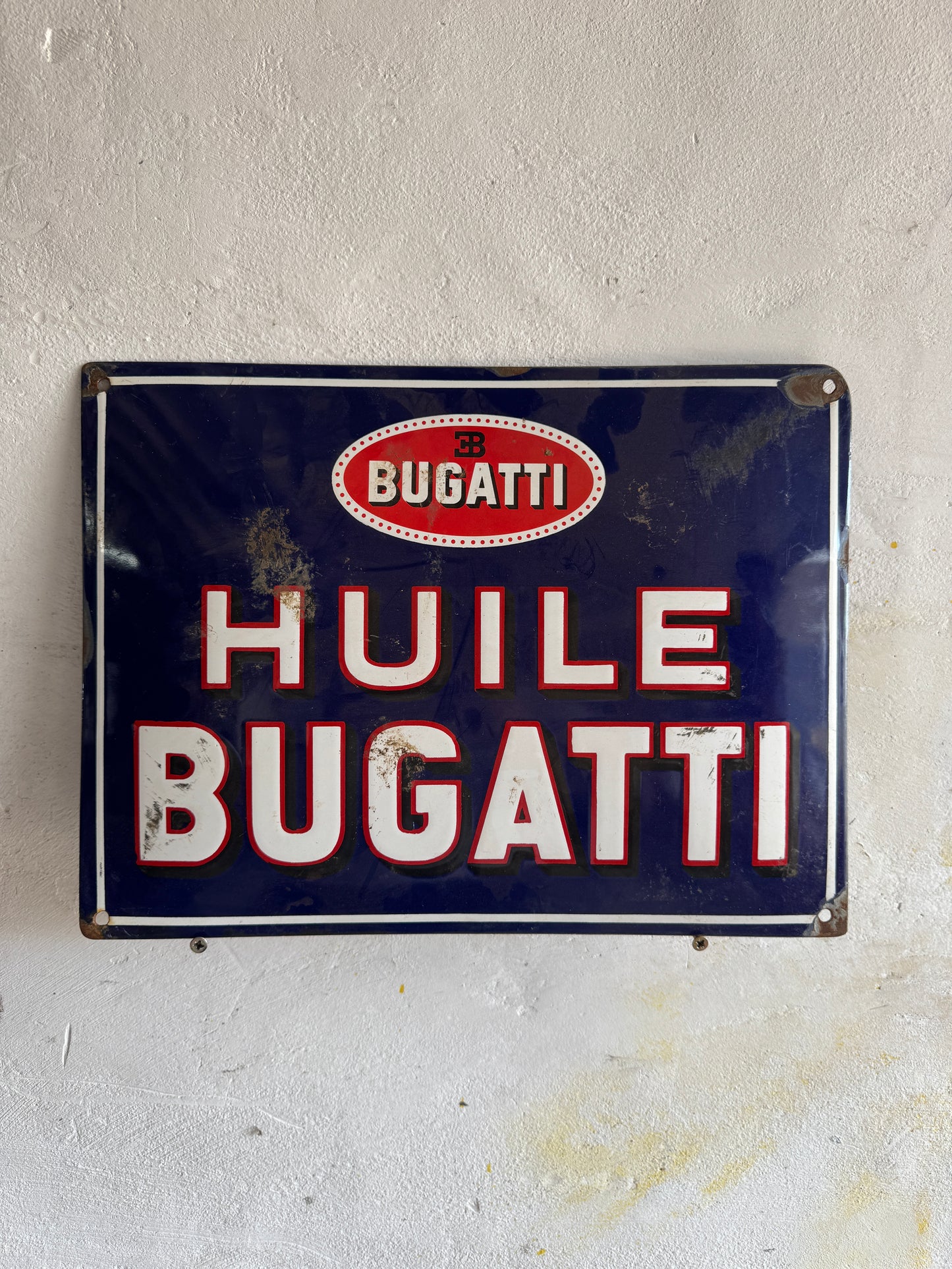 Plaque émaillée vintage « Huile Bugatti »