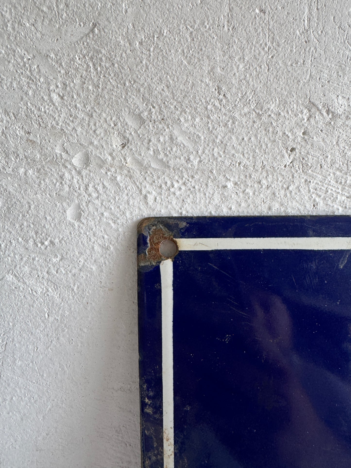 Plaque émaillée vintage « Huile Bugatti »