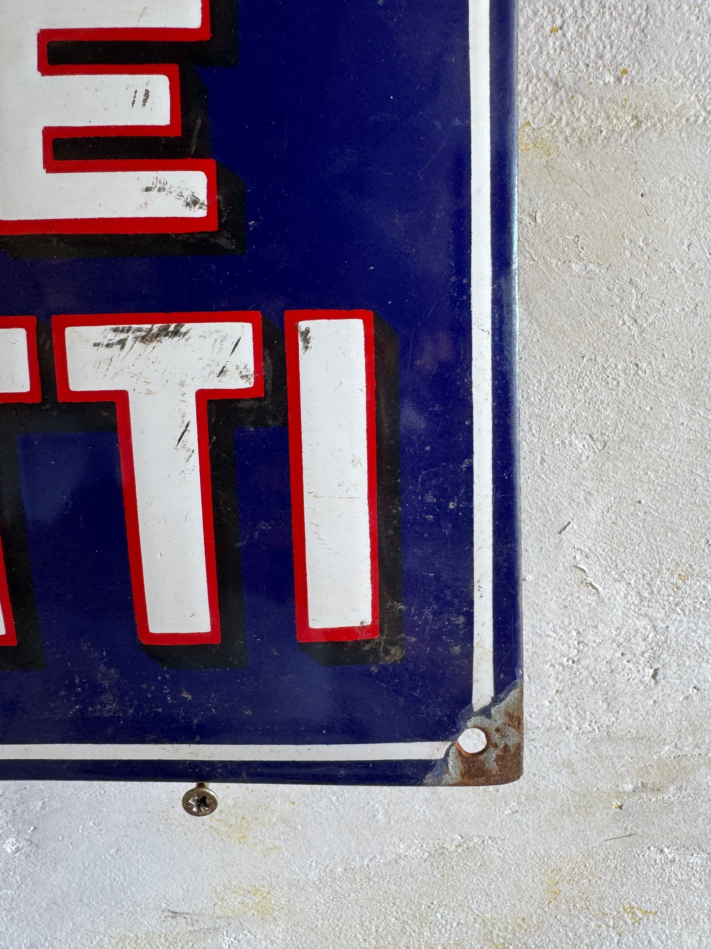 Plaque émaillée vintage « Huile Bugatti »