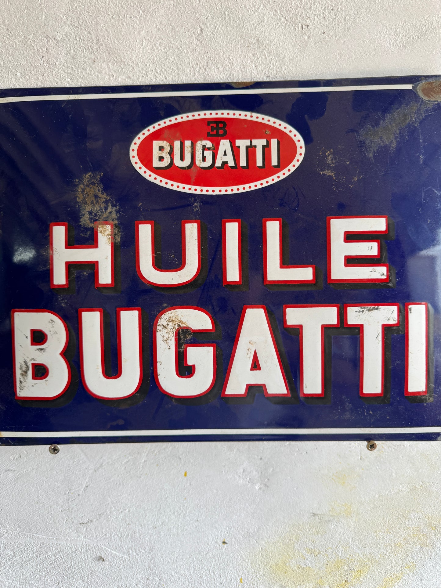 Plaque émaillée vintage « Huile Bugatti »