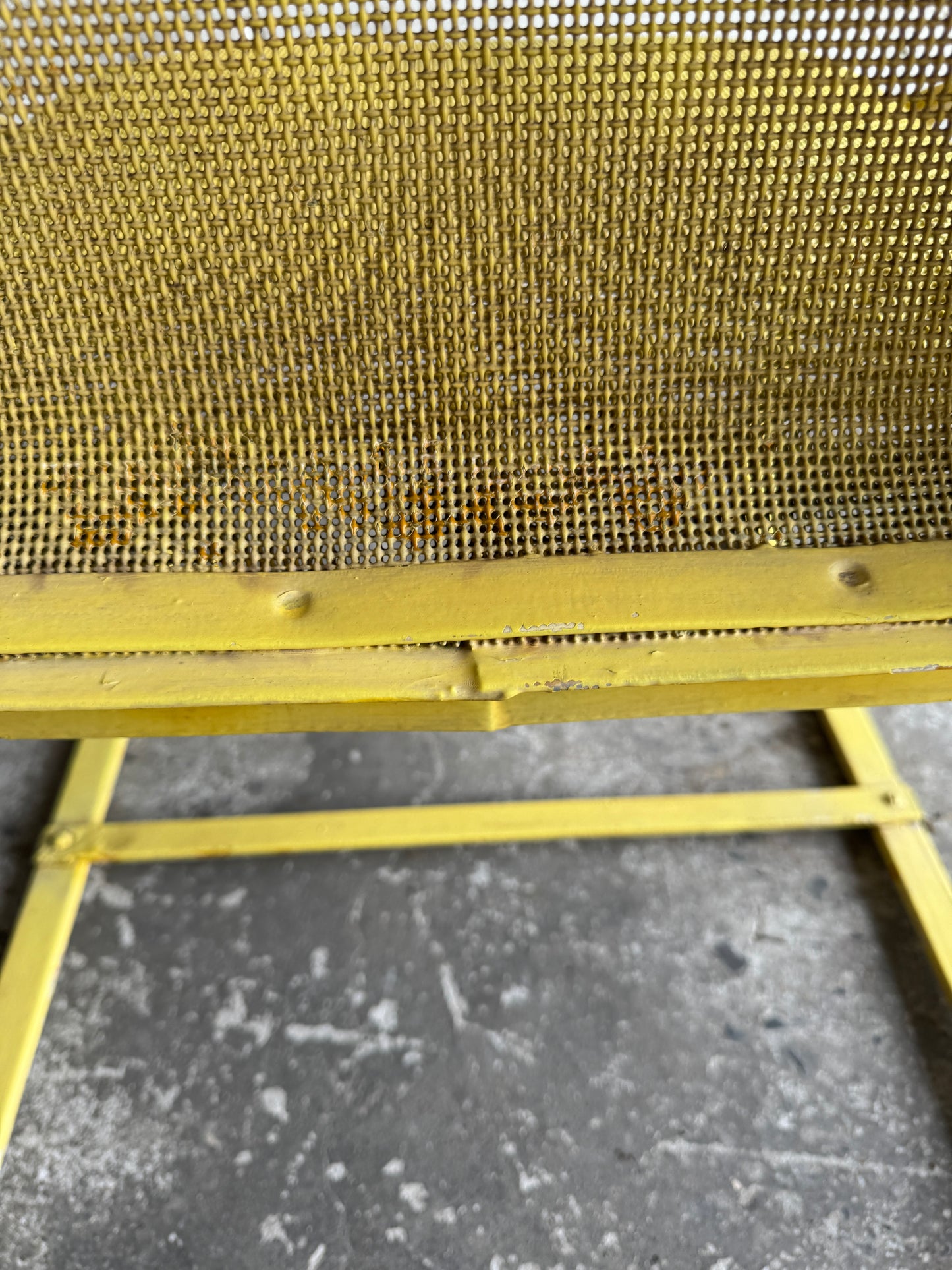 Set van 2 metalen ‘bouncy’ patio stoelen (1950s)
