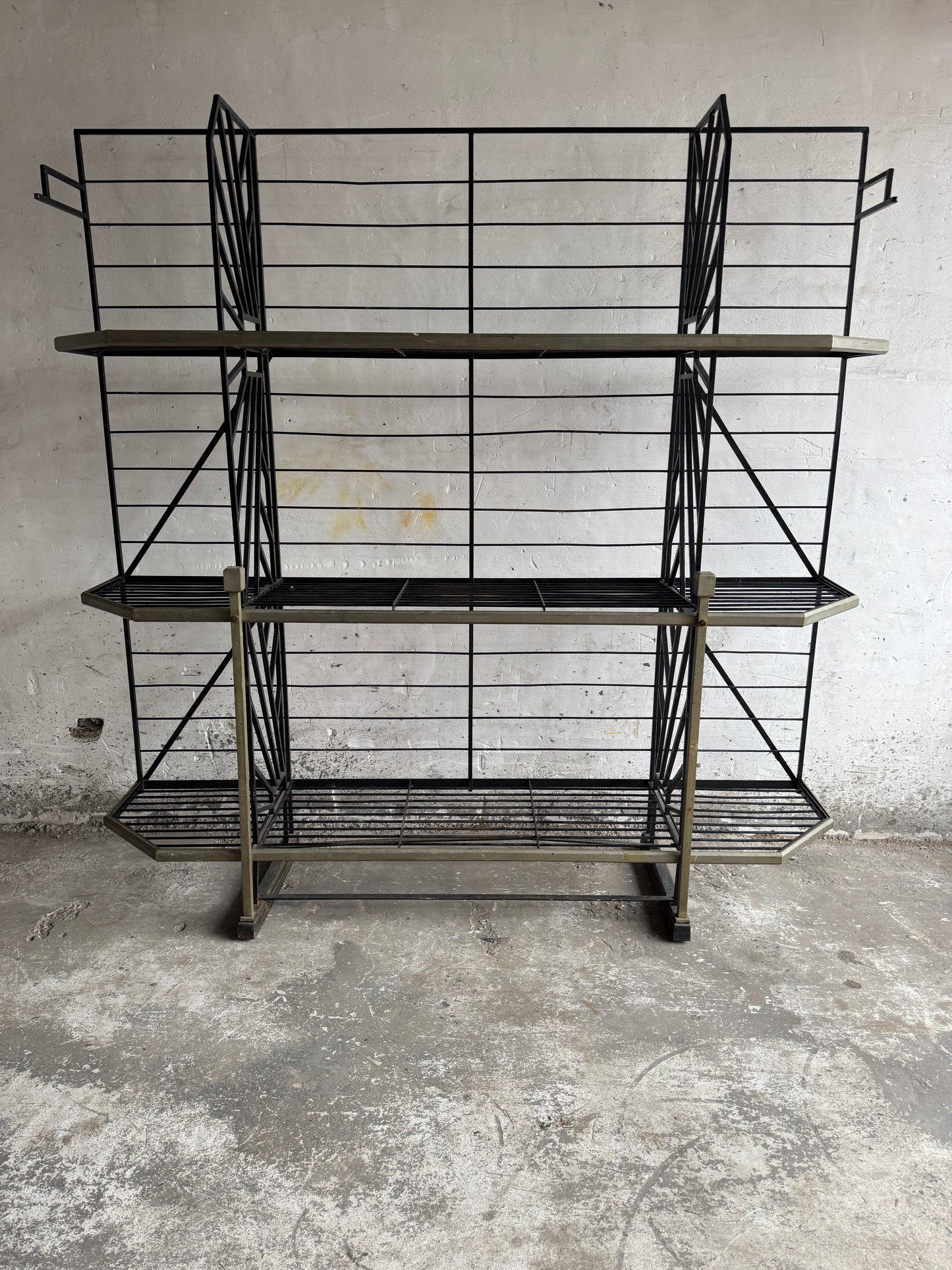 Grote industriële stalen bakkersrek - display- of opslageenheid