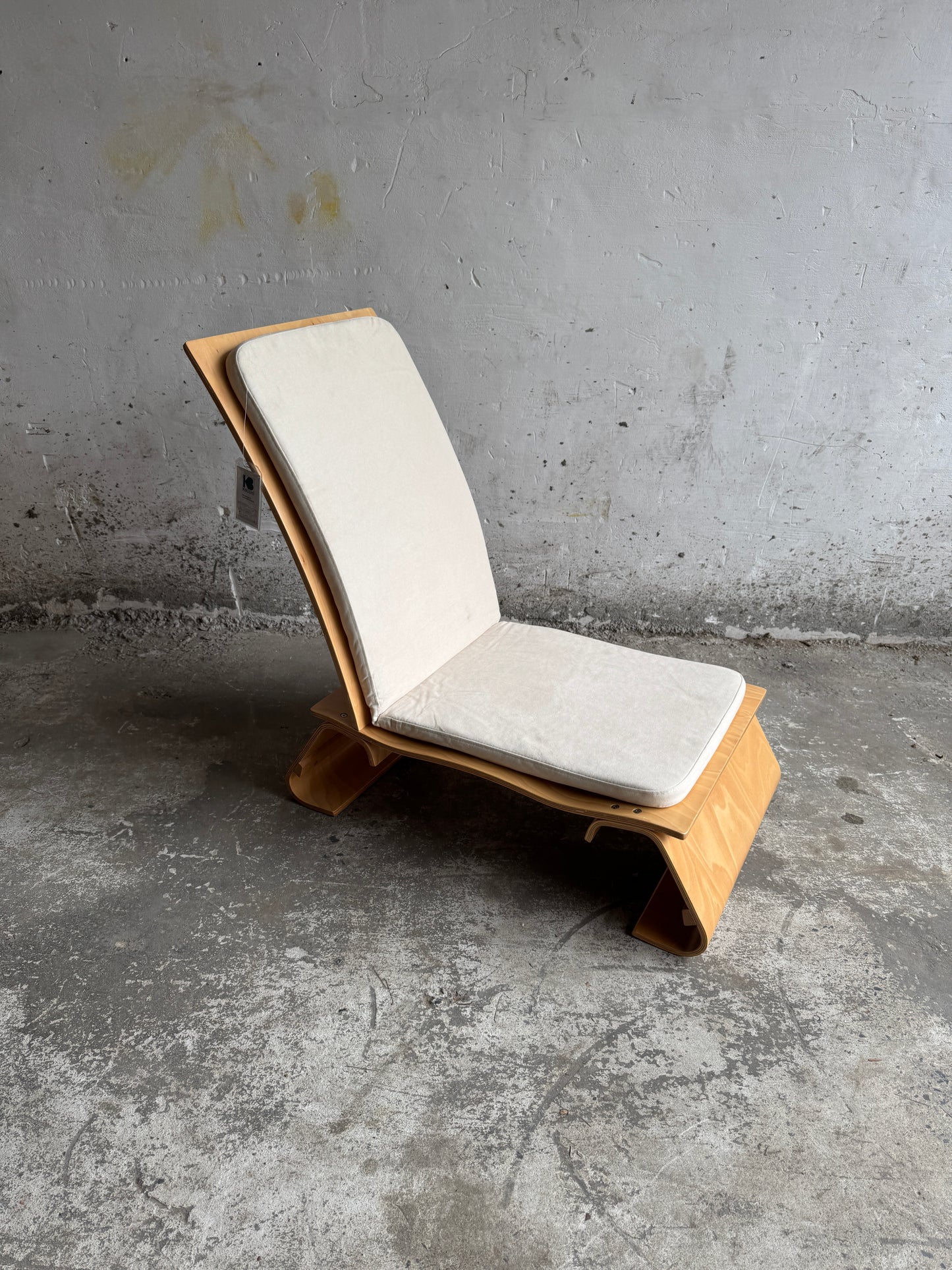 Exclusieve Japanse prototype stoelen (2) van Kibodhi – met futonkussen