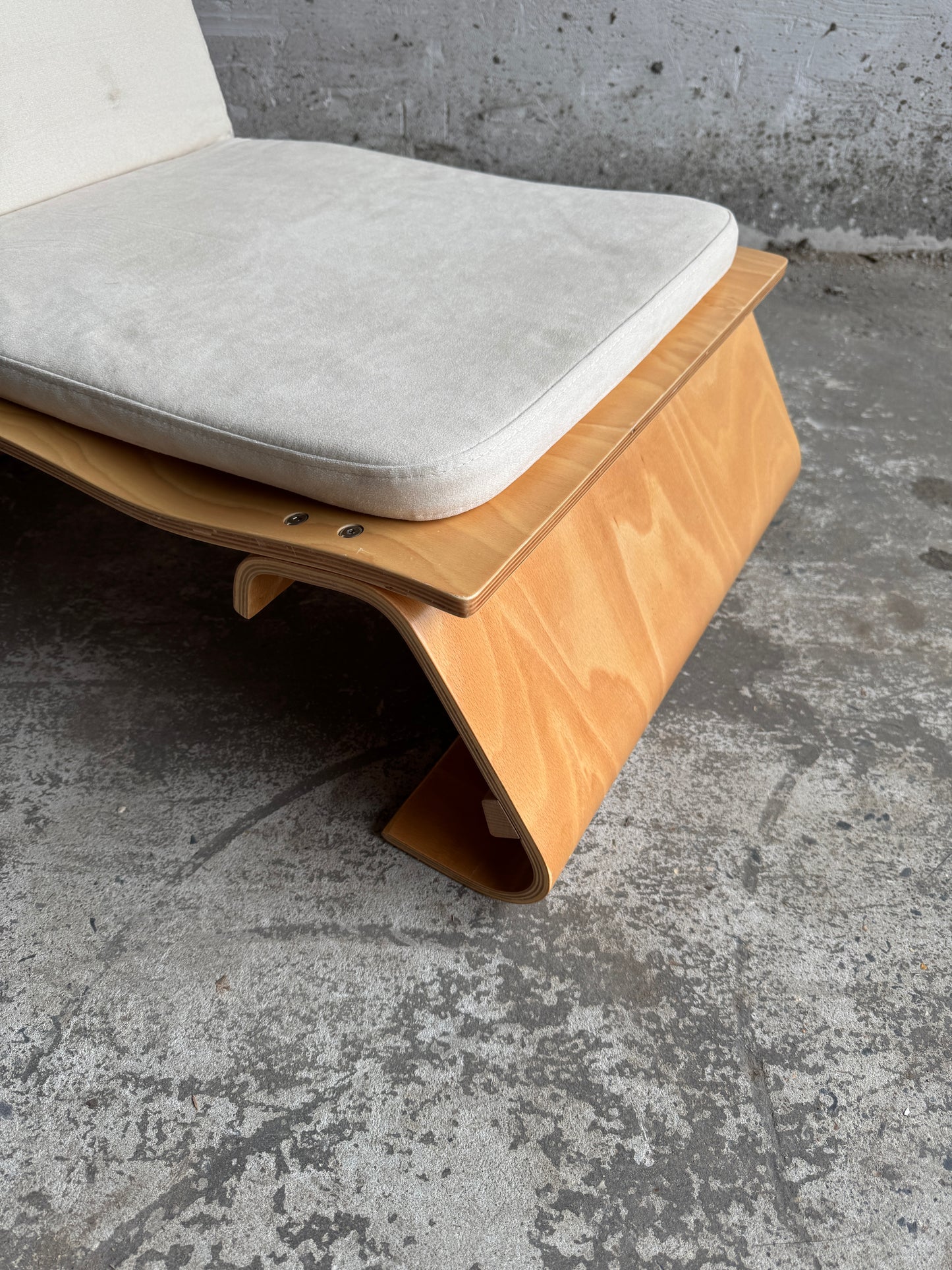 Exclusieve Japanse prototype stoelen (2) van Kibodhi – met futonkussen