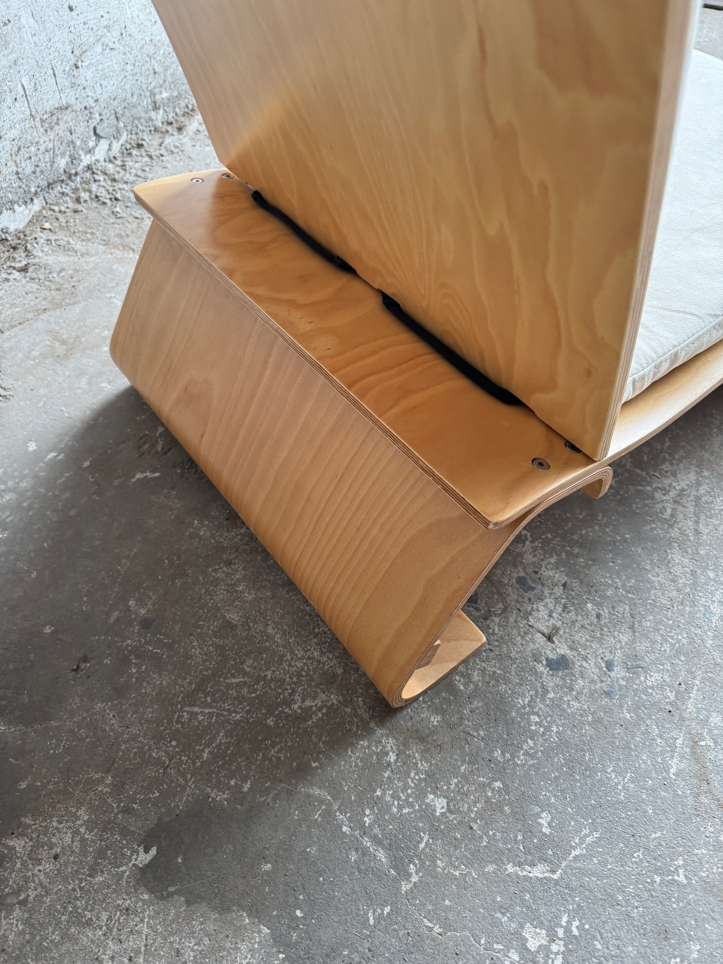 Exclusieve Japanse prototype stoelen (2) van Kibodhi – met futonkussen