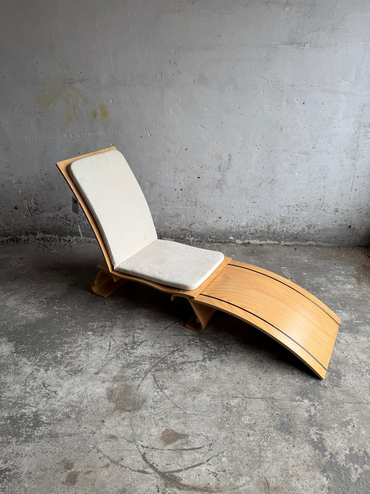 Exclusieve Japanse prototype stoelen (2) van Kibodhi – met futonkussen
