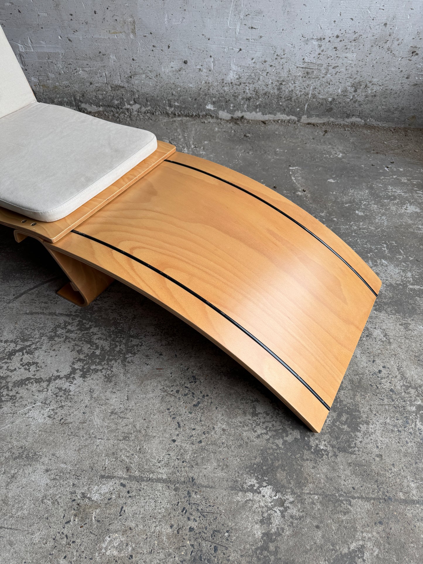 Exclusieve Japanse prototype stoelen (2) van Kibodhi – met futonkussen