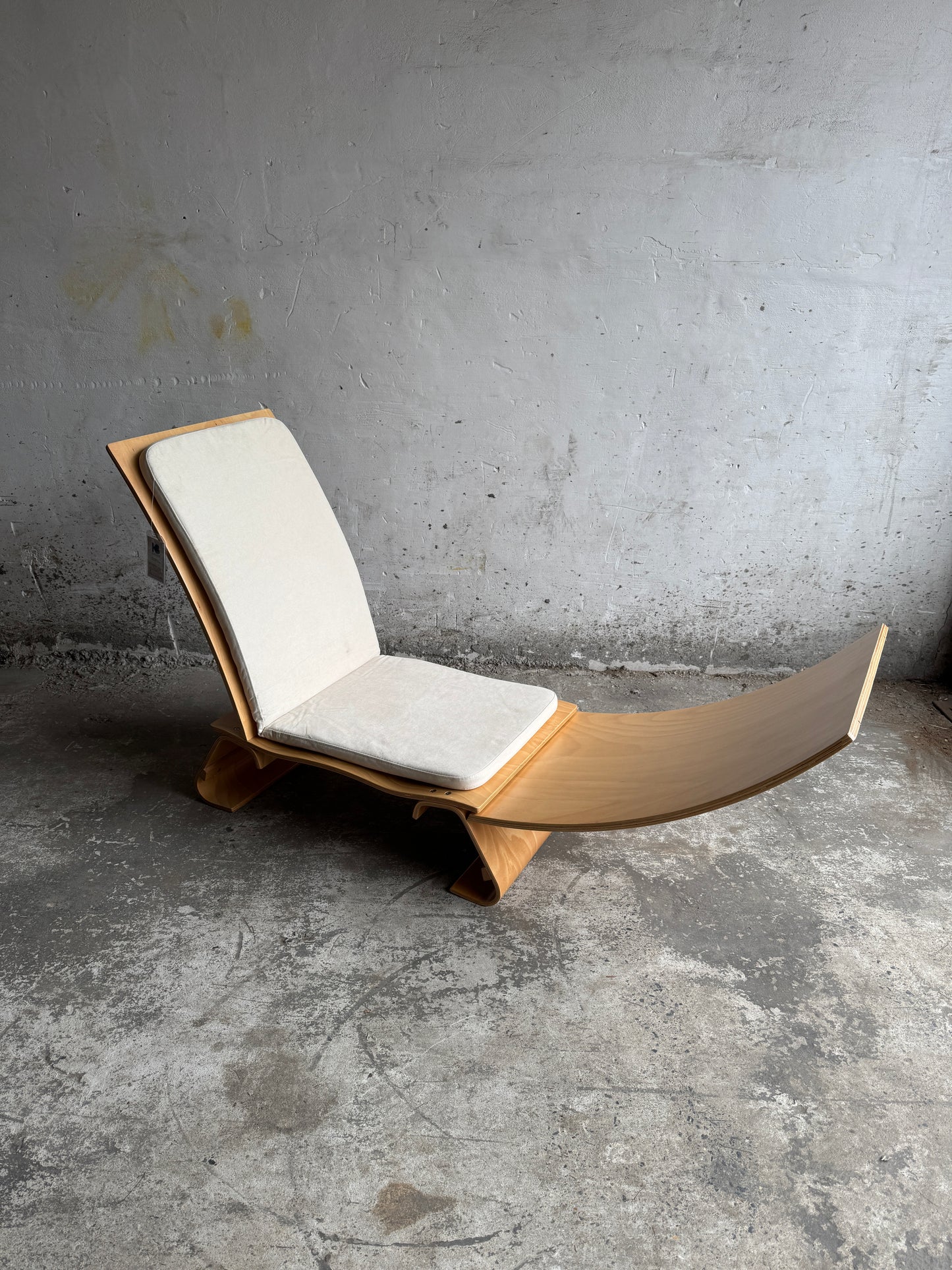 Exclusieve Japanse prototype stoelen (2) van Kibodhi – met futonkussen
