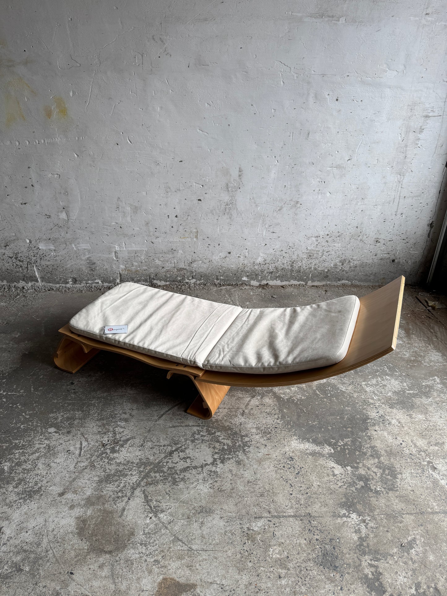 Exclusieve Japanse prototype stoelen (2) van Kibodhi – met futonkussen