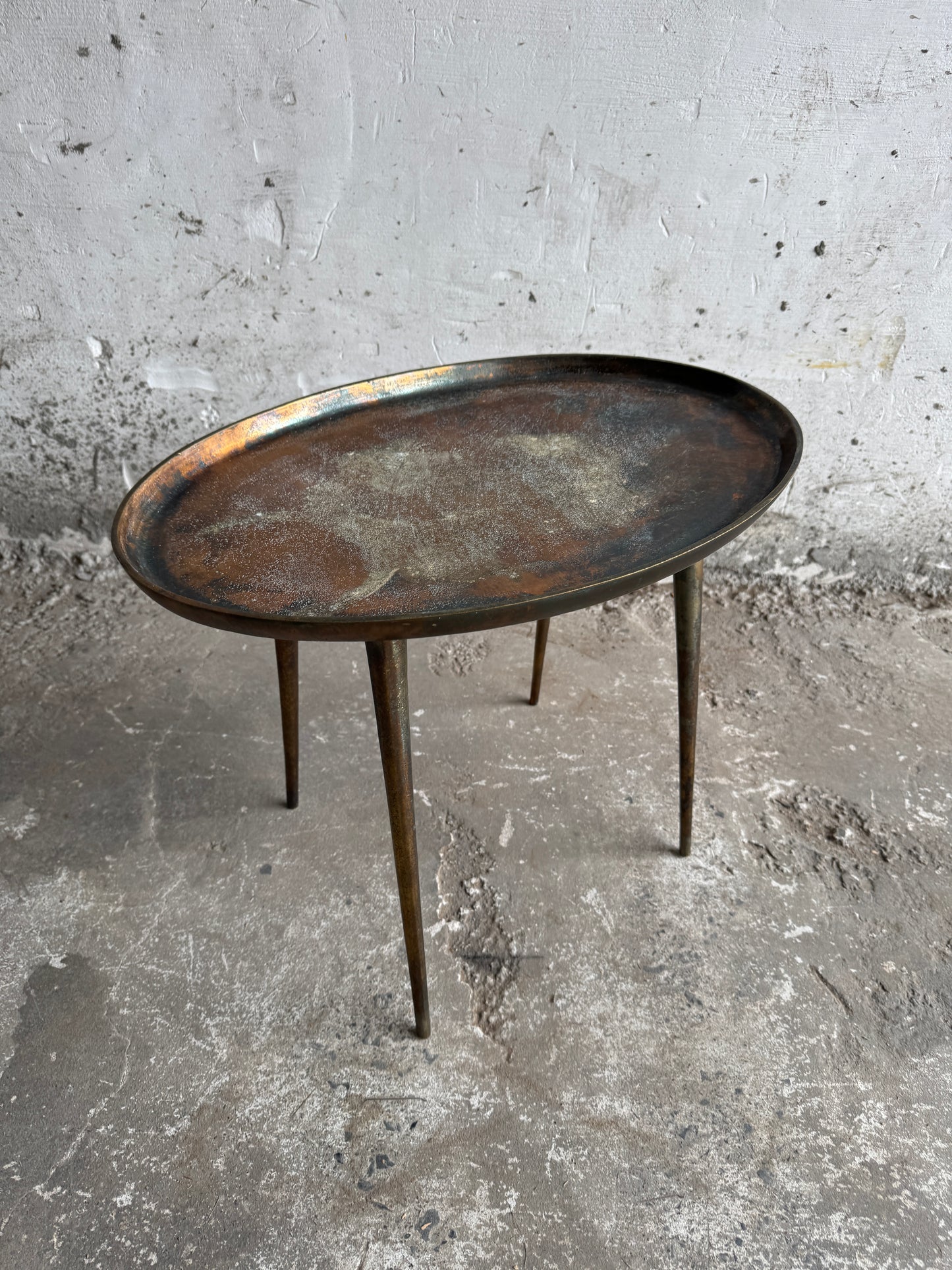 Mid-Century messing driepoot bijzettafel – Italië, jaren 50