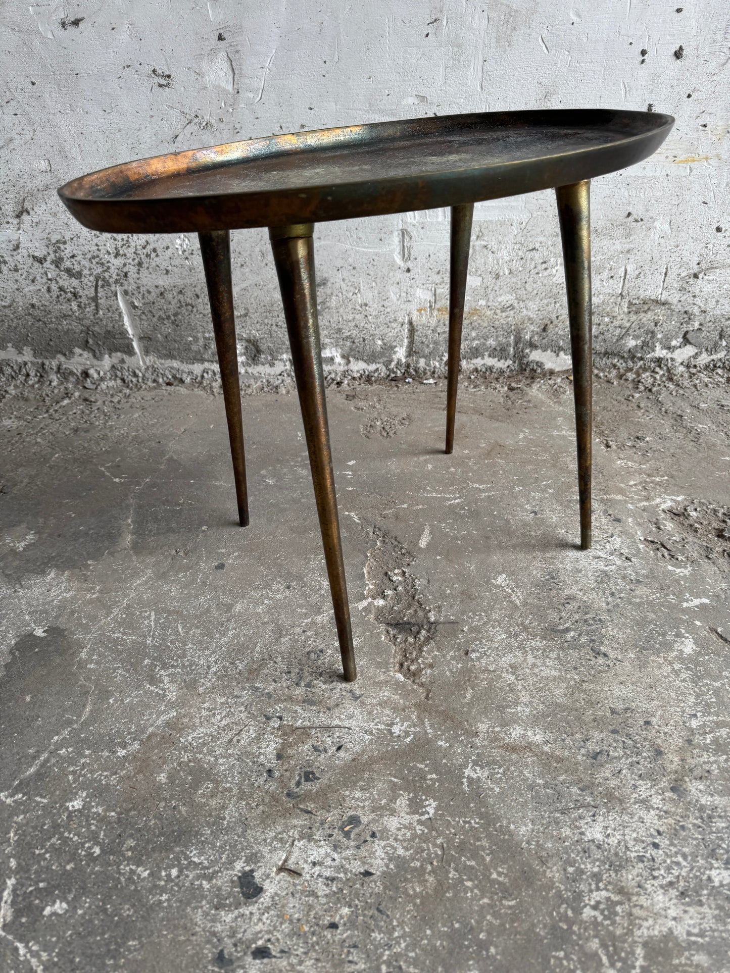 Mid-Century messing driepoot bijzettafel – Italië, jaren 50