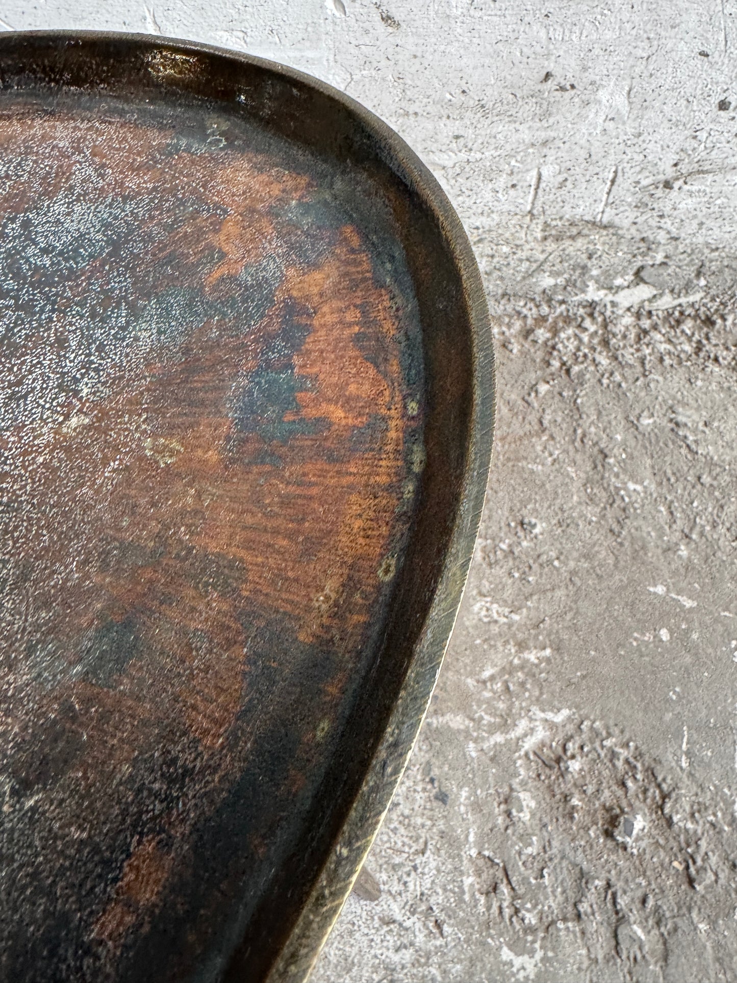 Mid-Century messing driepoot bijzettafel – Italië, jaren 50