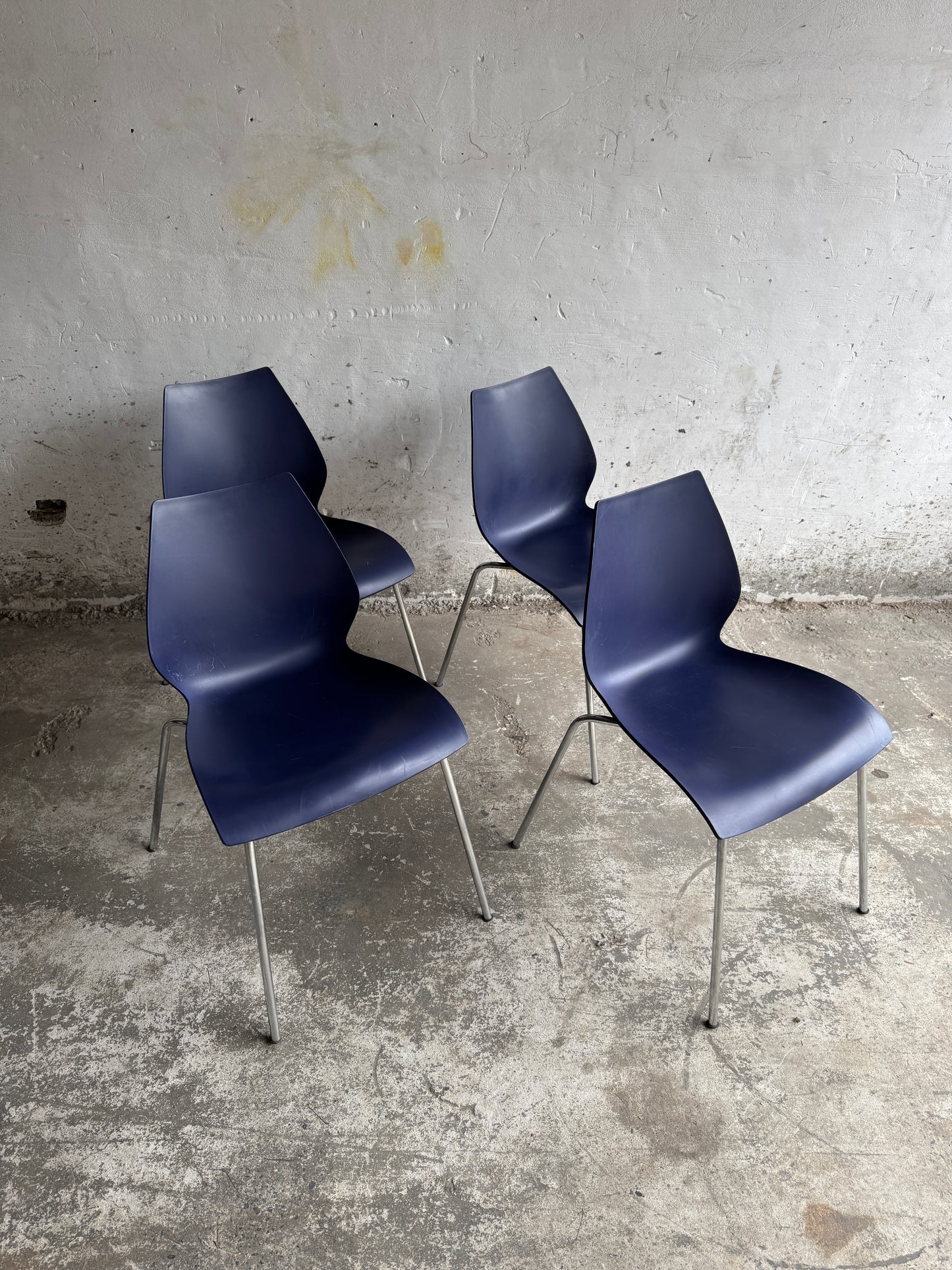 Set van 4 Maui-stoelen van Kartell – Ontworpen door Vico Magistretti