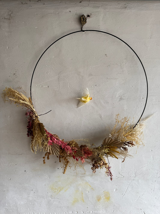 Grote gedroogde bloemenmuurkrans met vogeldetail – handgemaakt