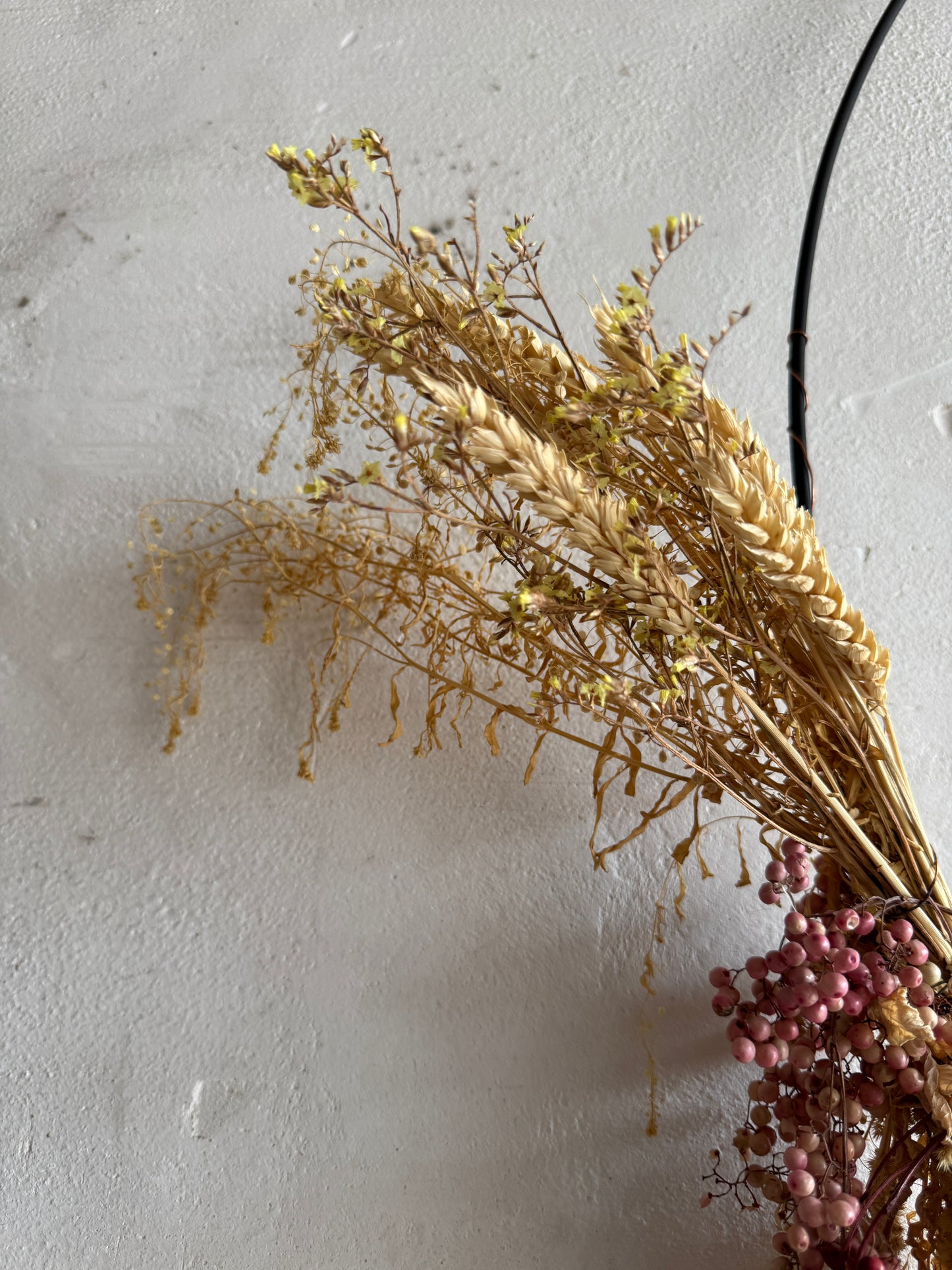 Grote gedroogde bloemenmuurkrans met vogeldetail – handgemaakt