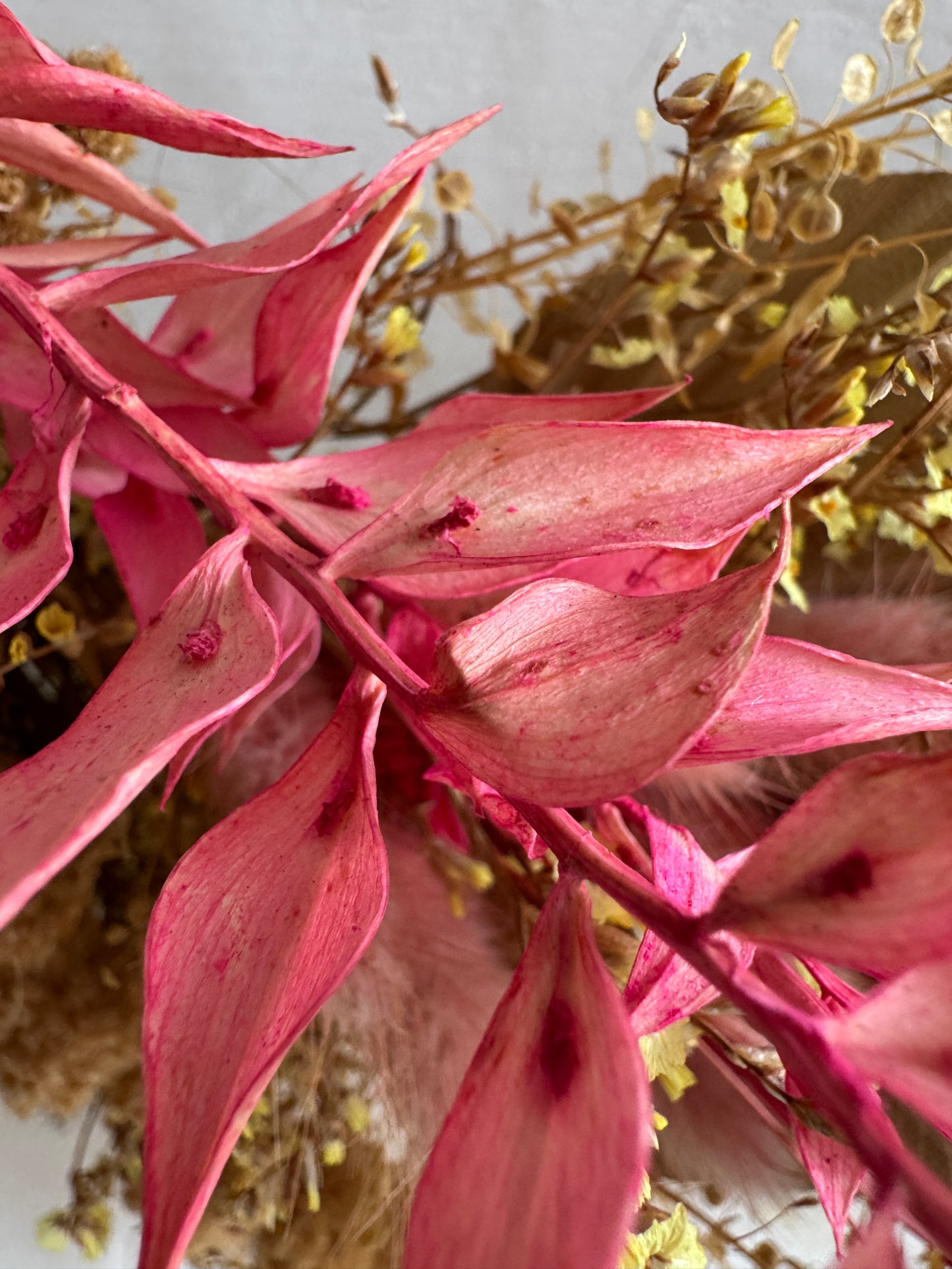 Grote gedroogde bloemenmuurkrans met vogeldetail – handgemaakt