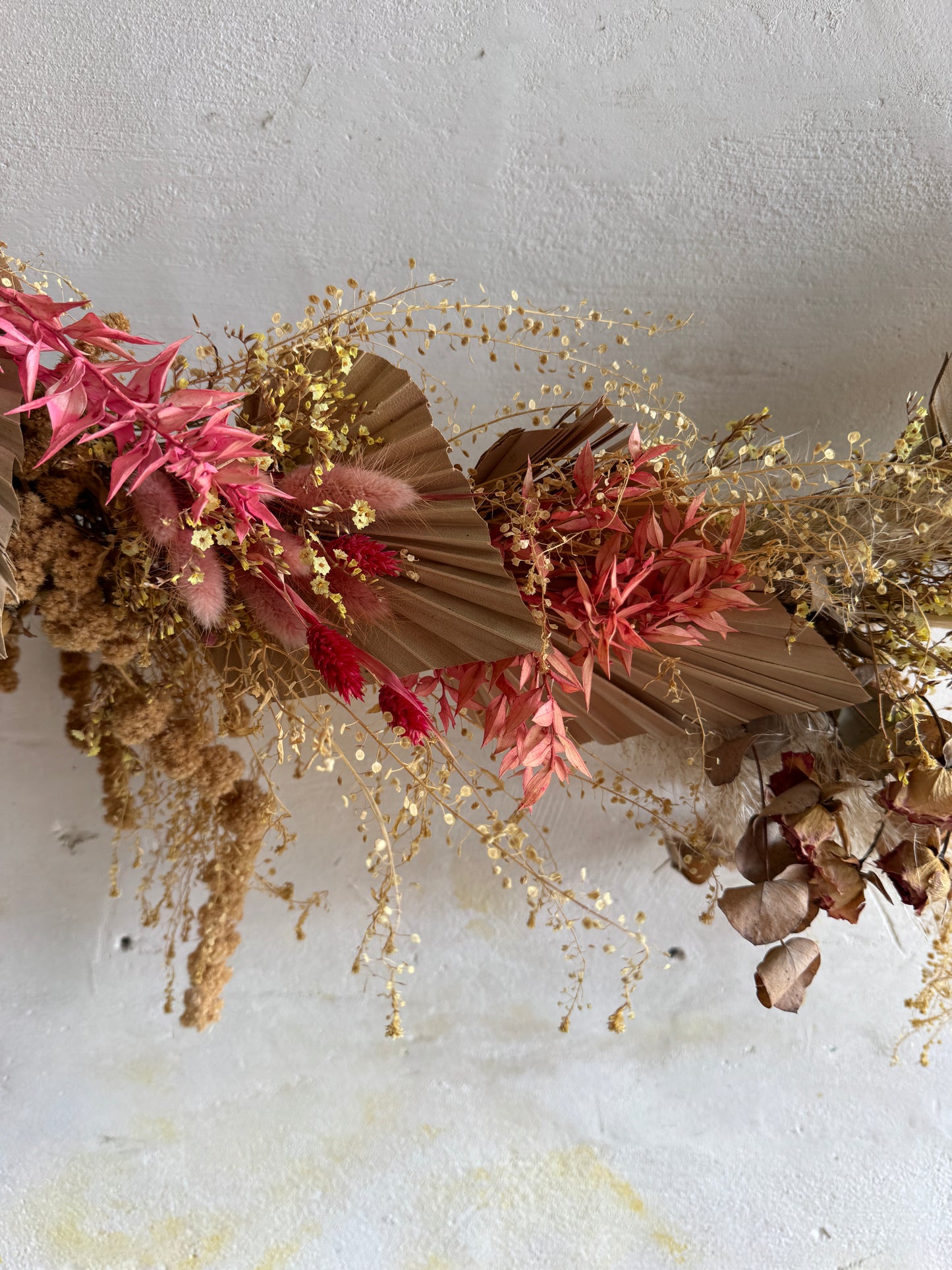 Grote gedroogde bloemenmuurkrans met vogeldetail – handgemaakt