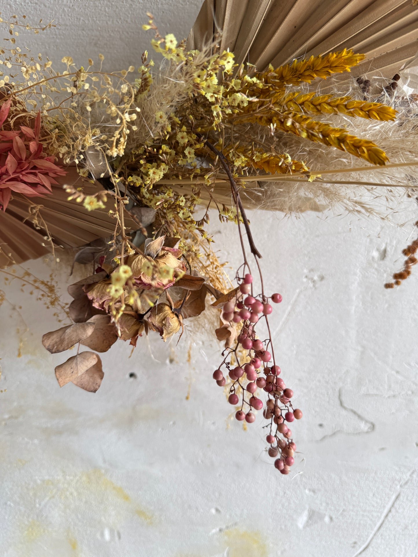 Grote gedroogde bloemenmuurkrans met vogeldetail – handgemaakt