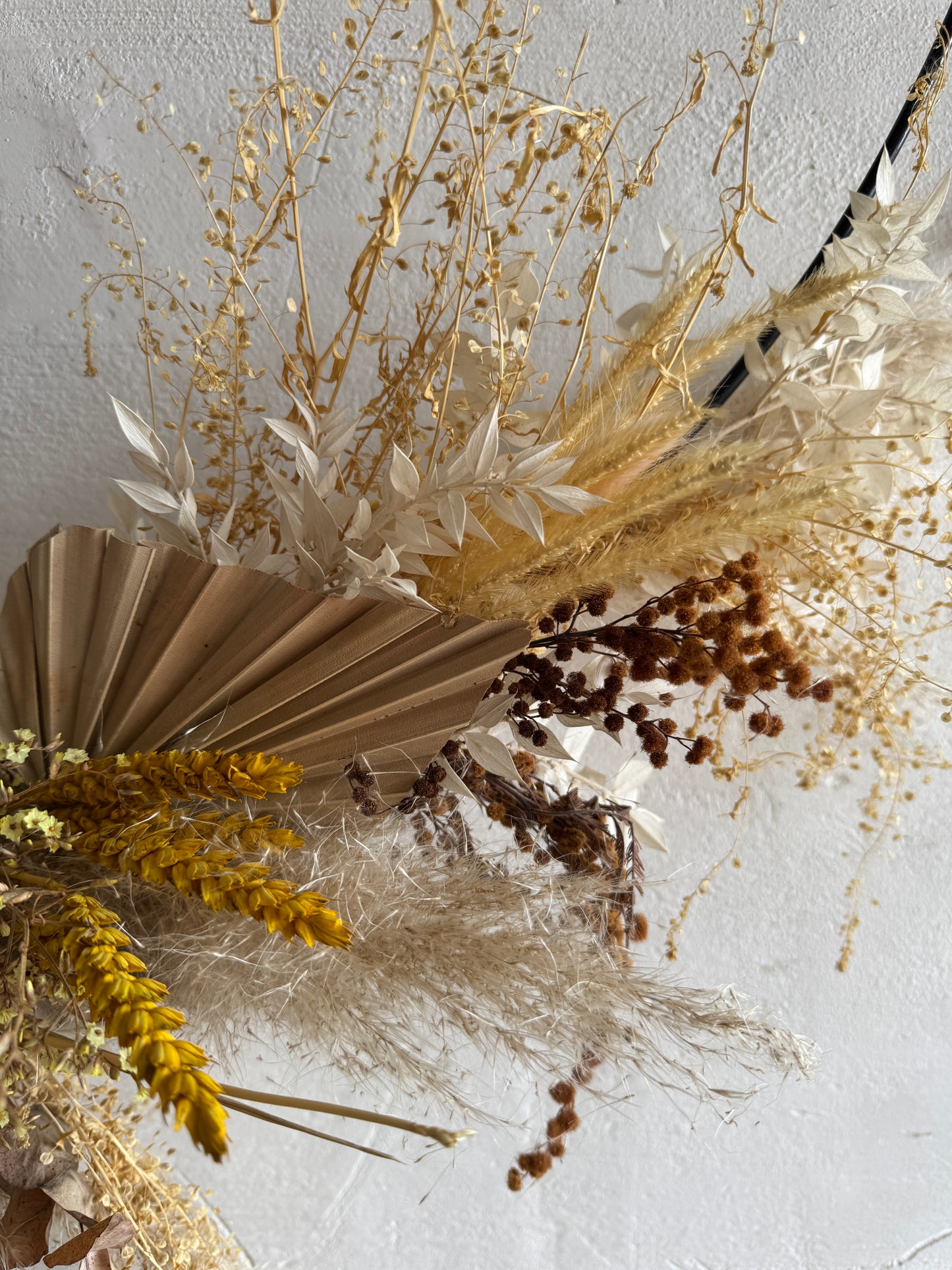 Grote gedroogde bloemenmuurkrans met vogeldetail – handgemaakt