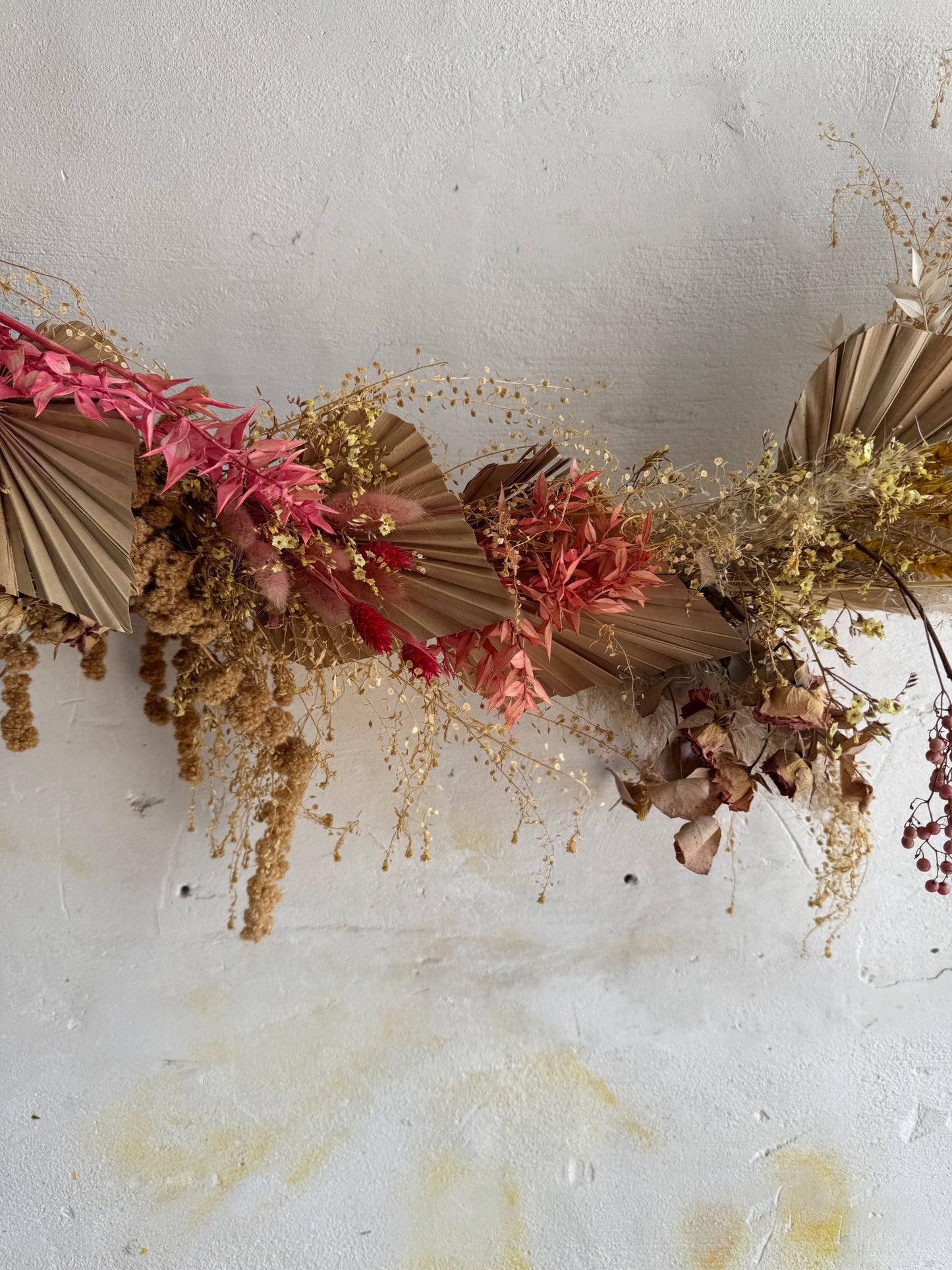 Grote gedroogde bloemenmuurkrans met vogeldetail – handgemaakt