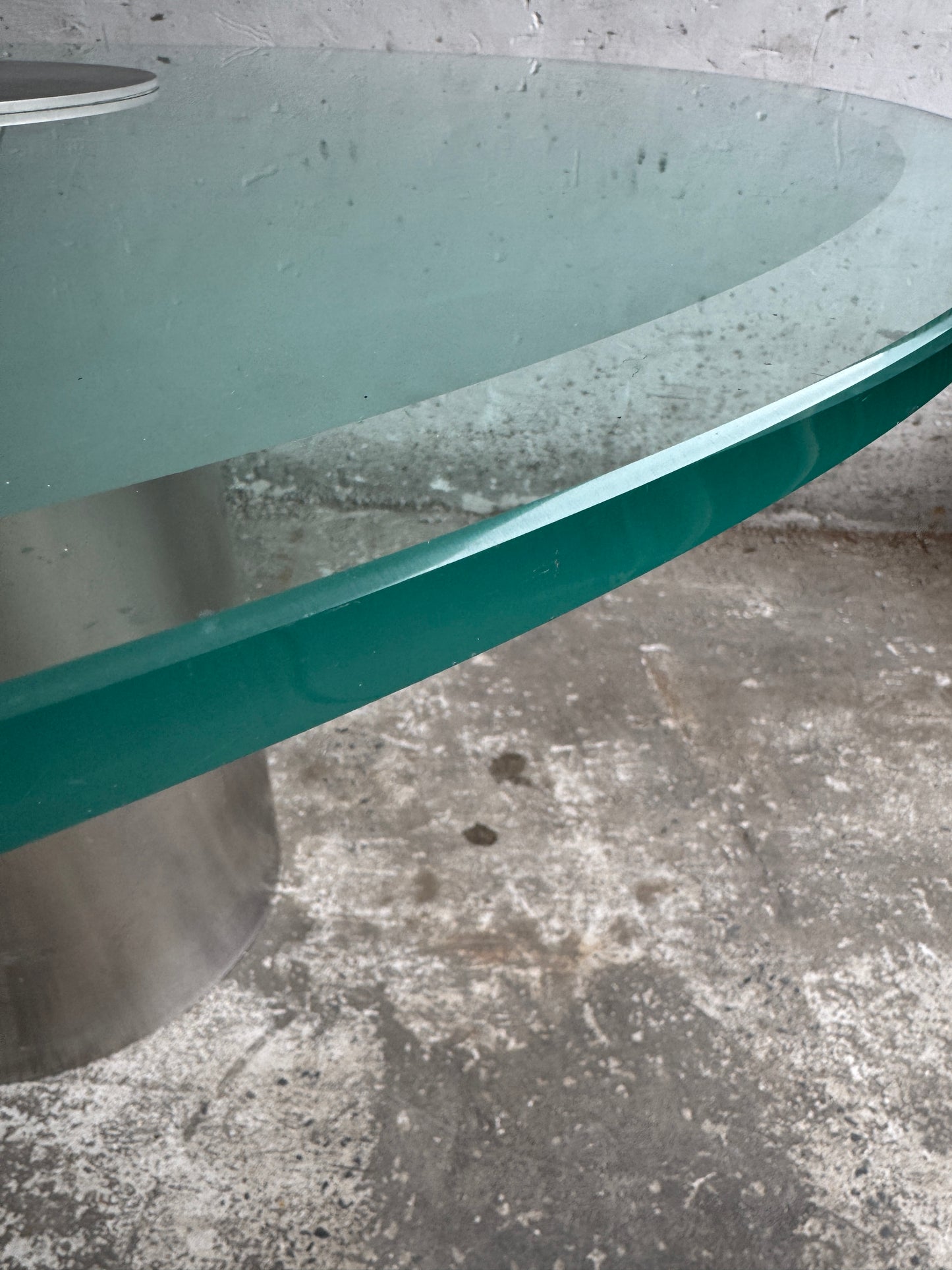 Ronde glazen eettafel met vast centraal blad – Industrieel modern, jaren 90