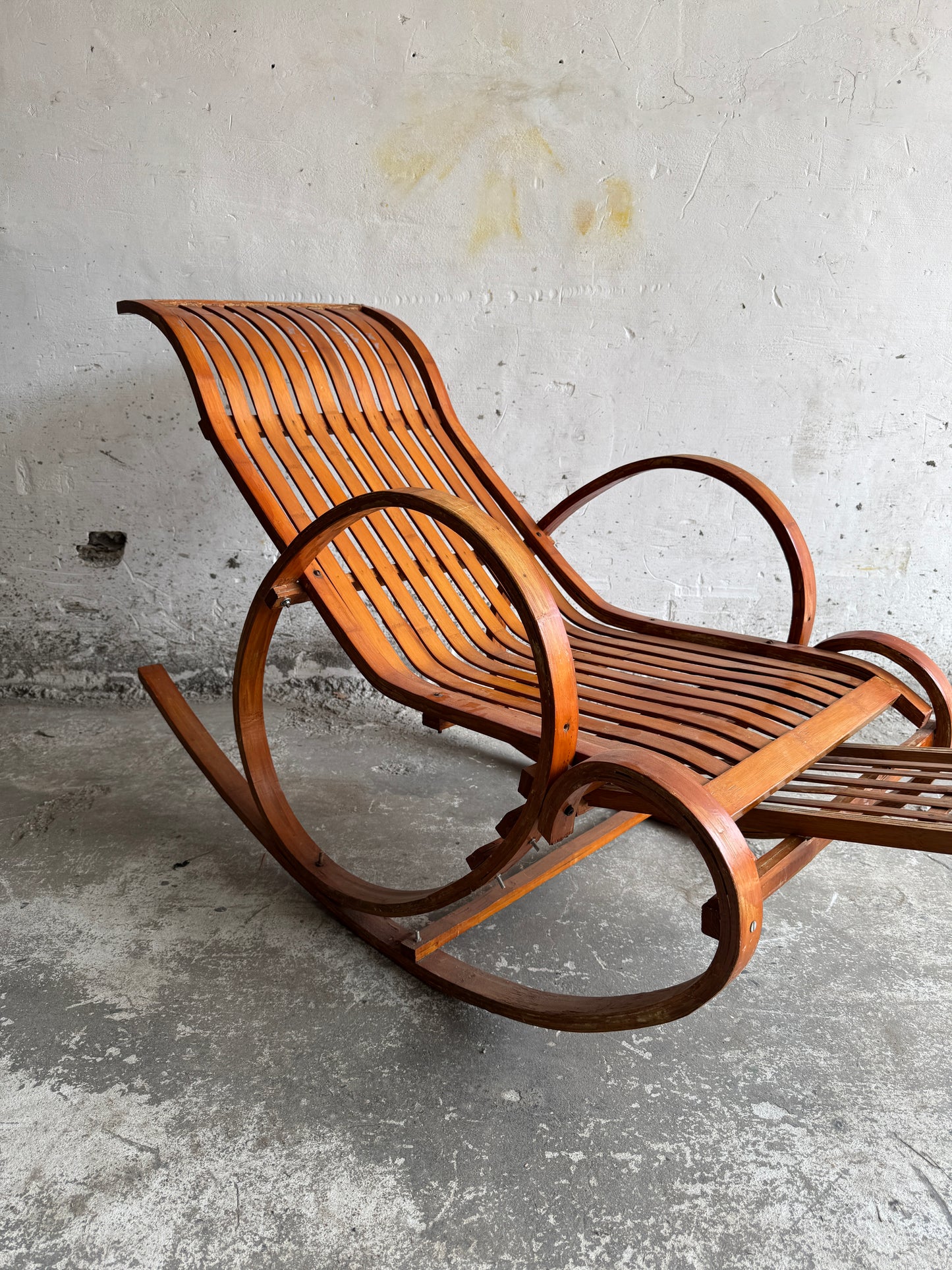Vintage Wooden Rocking Chaise Longue with Circular Frame