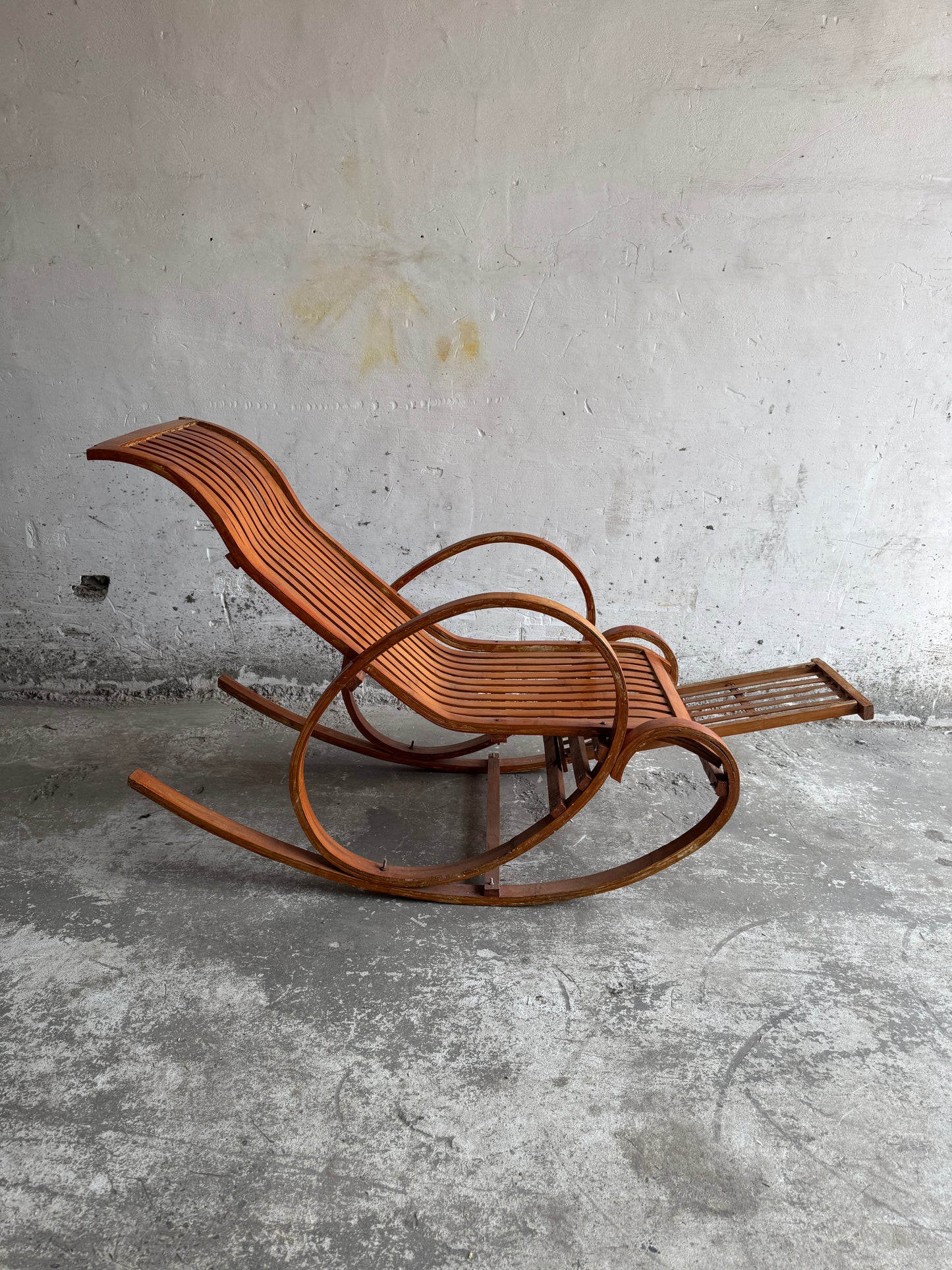 Vintage Wooden Rocking Chaise Longue with Circular Frame