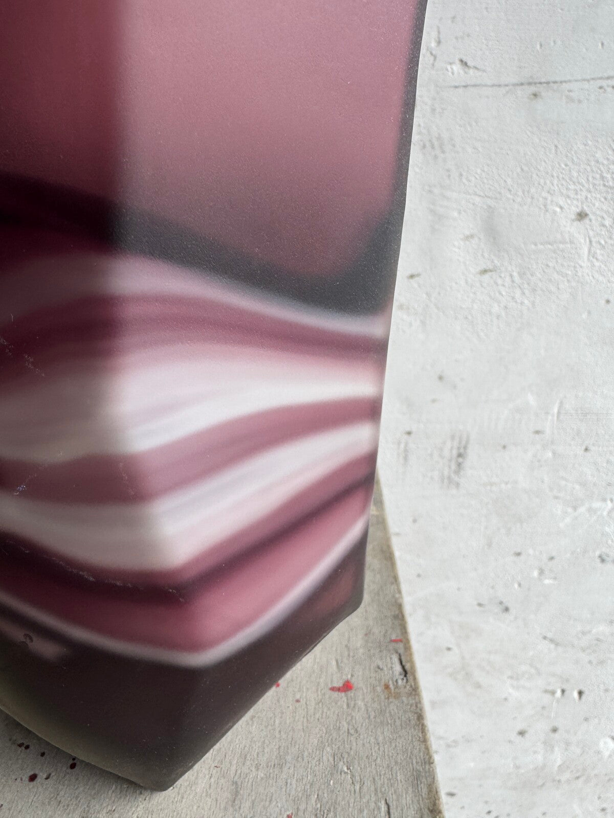 Amethist en witte wervelende glazen vaasset