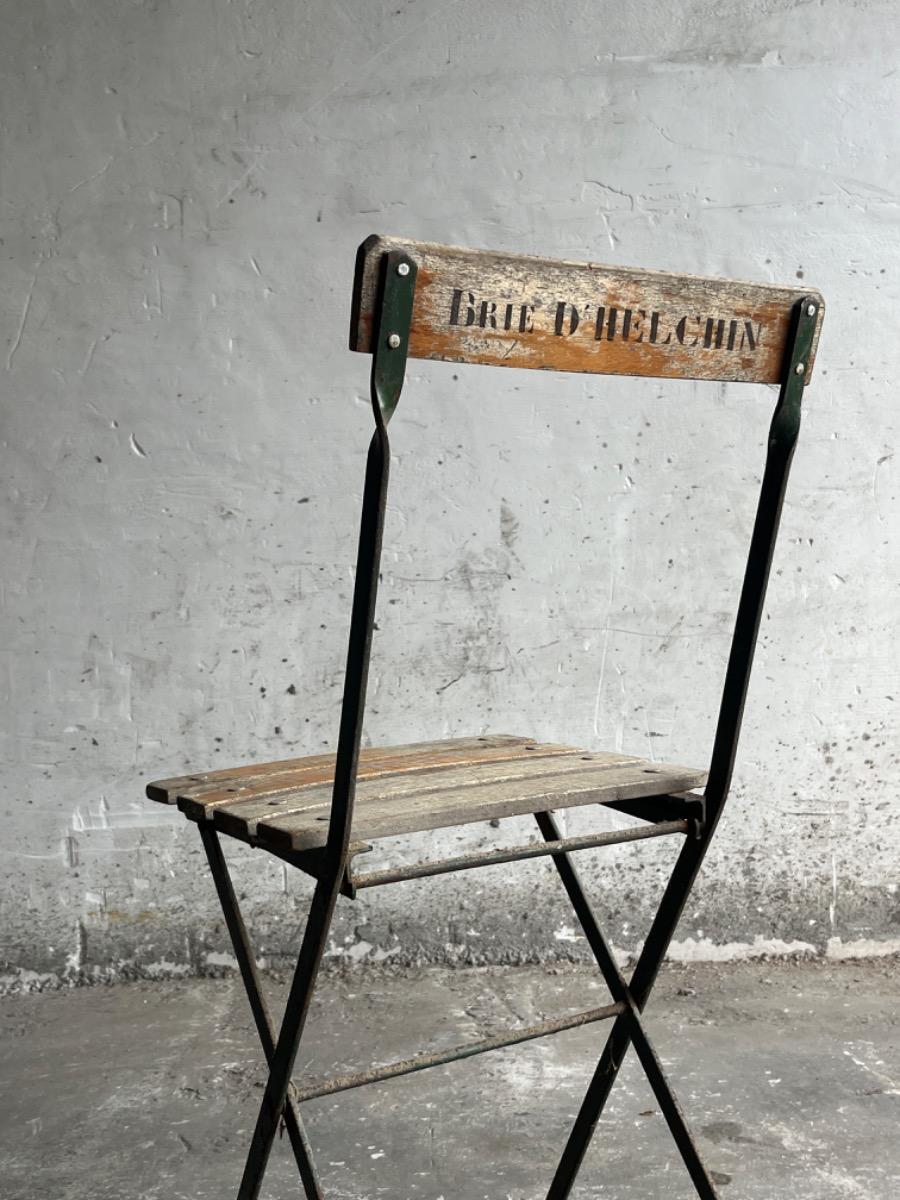 Antieke tafel in brouwerijstijl met klapstoelen – ca. 1930