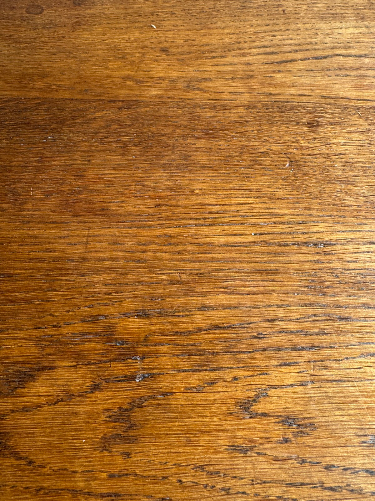 Art Nouveau eettafel met lade en sierlijke details