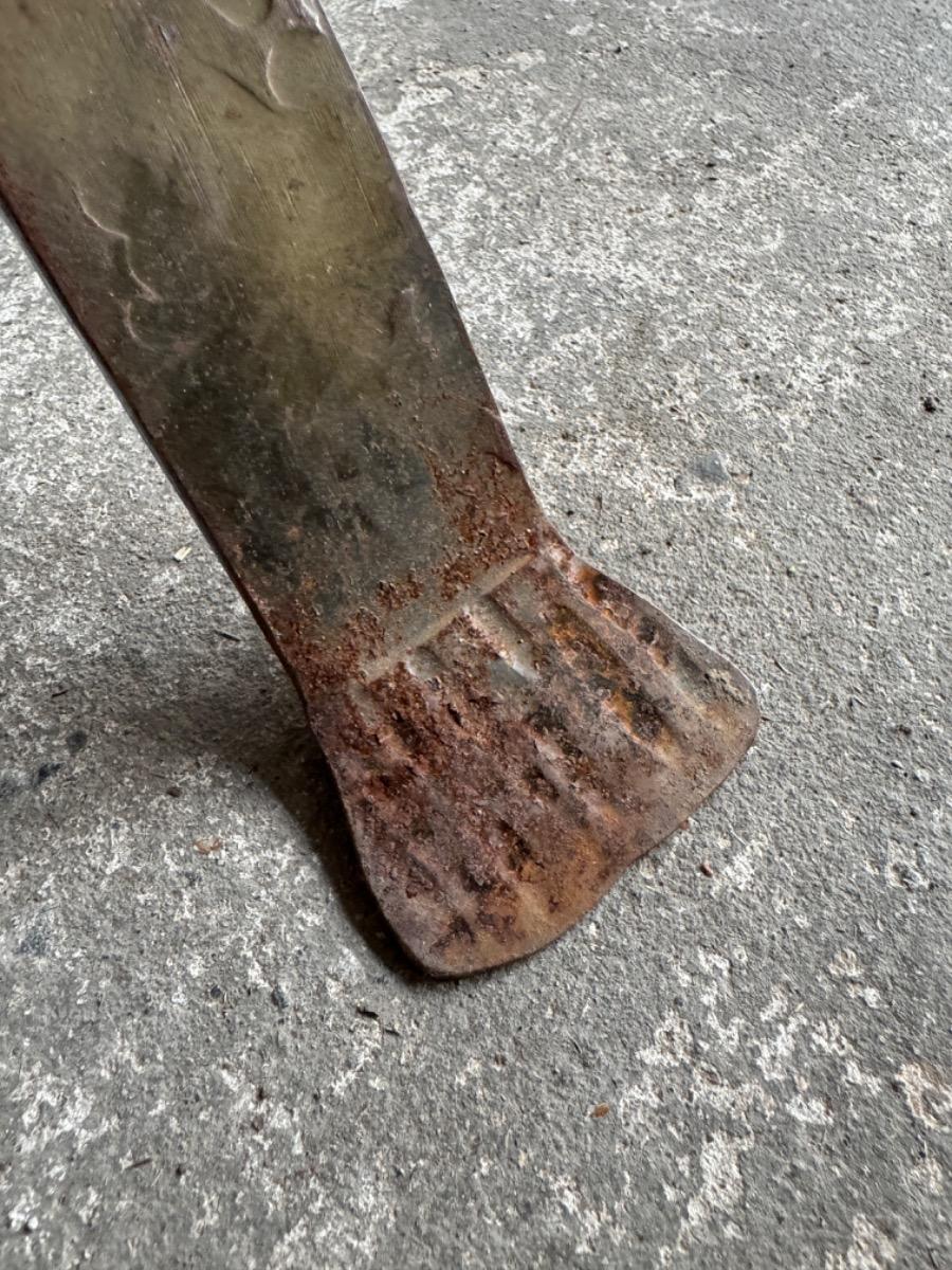 Brutalistische salontafel in leisteen en ijzer (jaren 70)