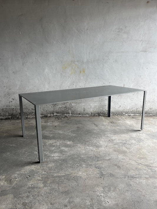 Minimalistische 'Less'-tafel van Jean Nouvel voor Tecno