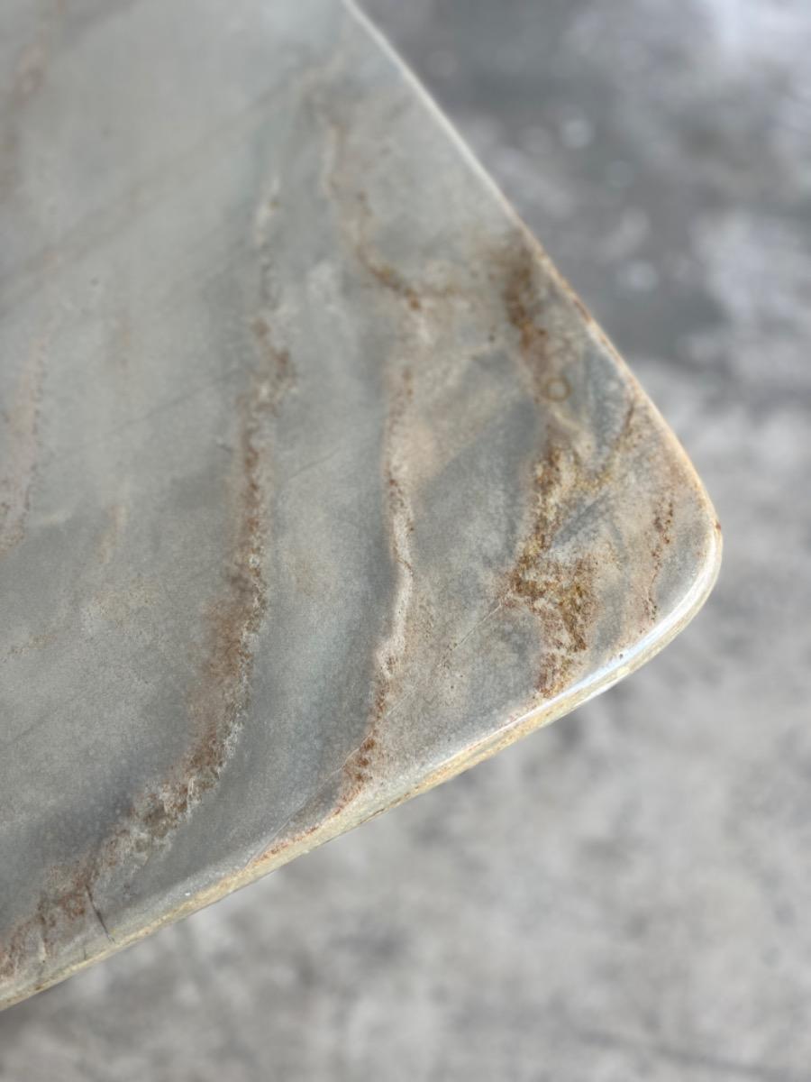 Granieten salontafel met organische driehoekvorm – jaren 80