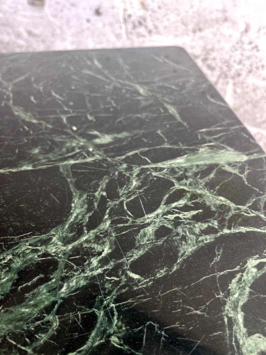 Vintage salontafel met groen marmeren blad en vergulde poten